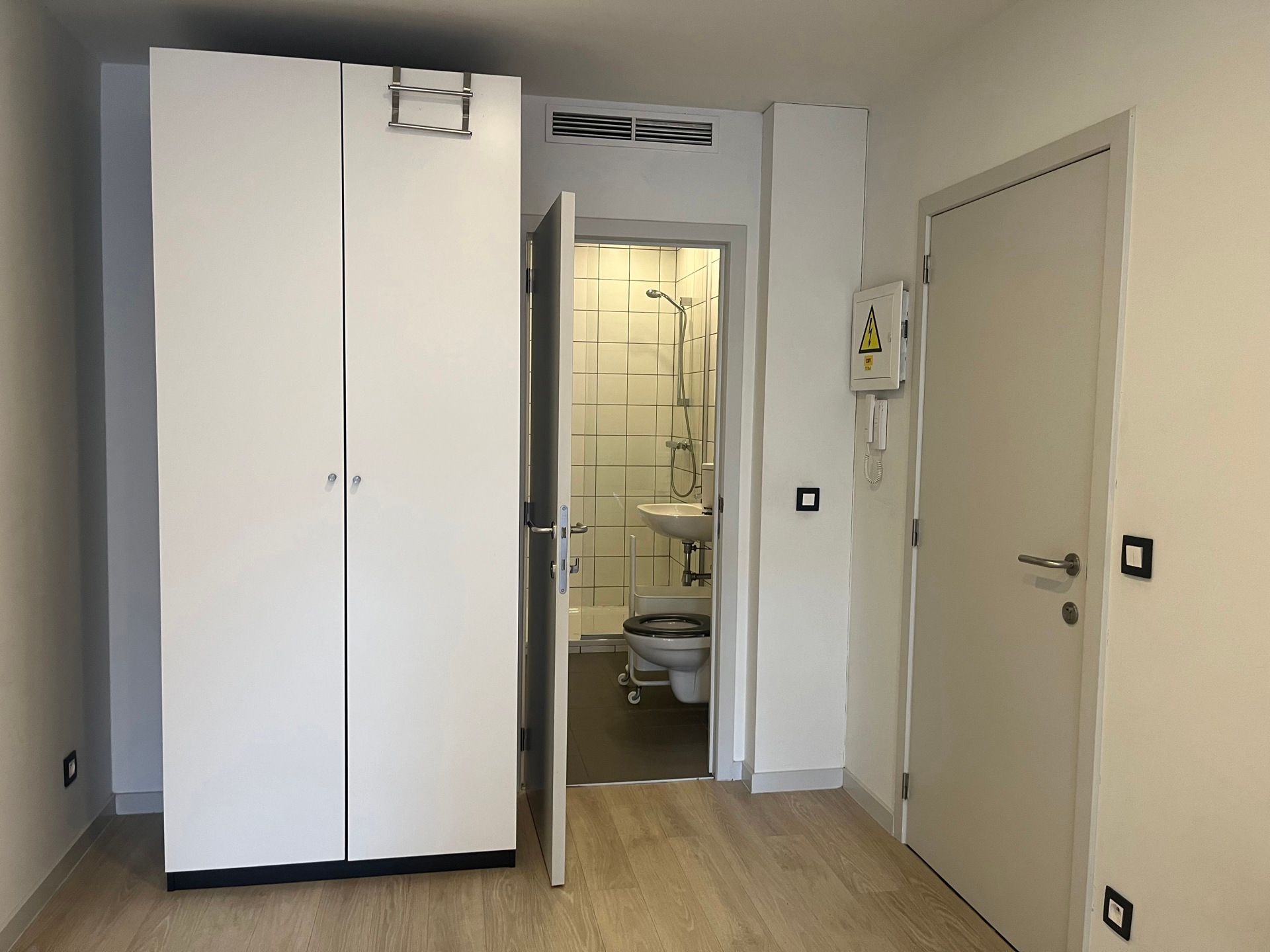 Instapklare studentenkamer met eigen badkamer op top ligging foto 5