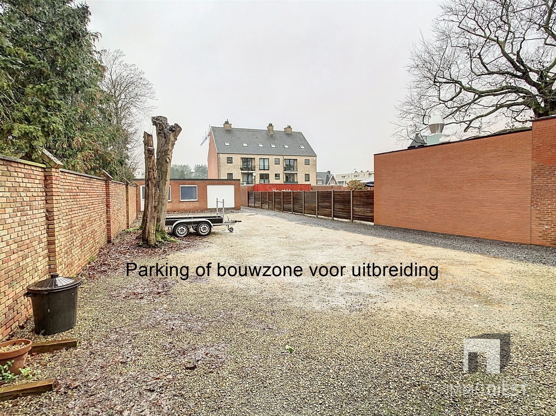 Handelsgelijkvloers 300m2 met 9 autostaanplaatsen foto 22