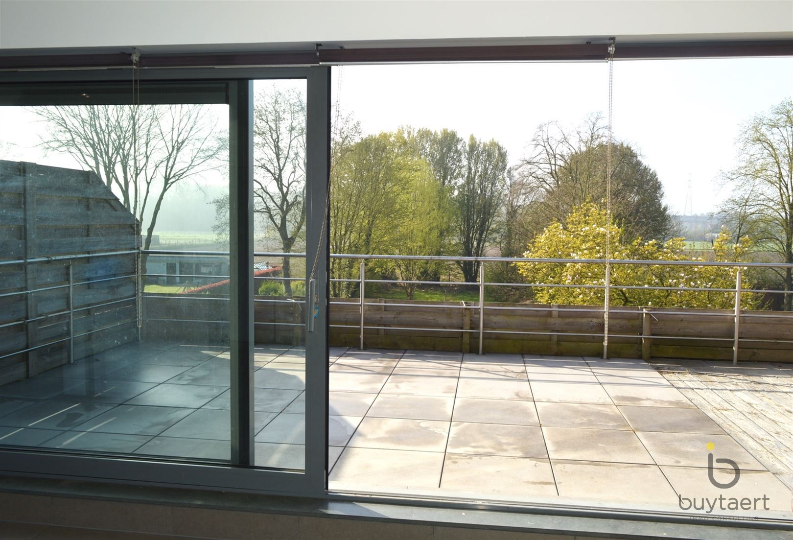 Appartement met één slaapkamer en prachtig terras met autoplaats. foto {{pictureIndex}}