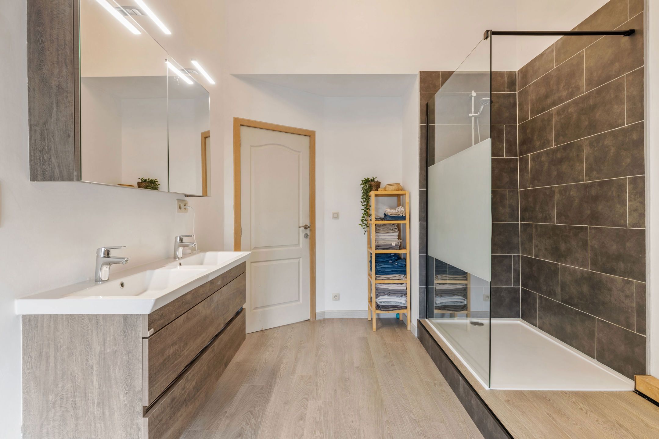 Gezellige woning met garage en tuin foto 14