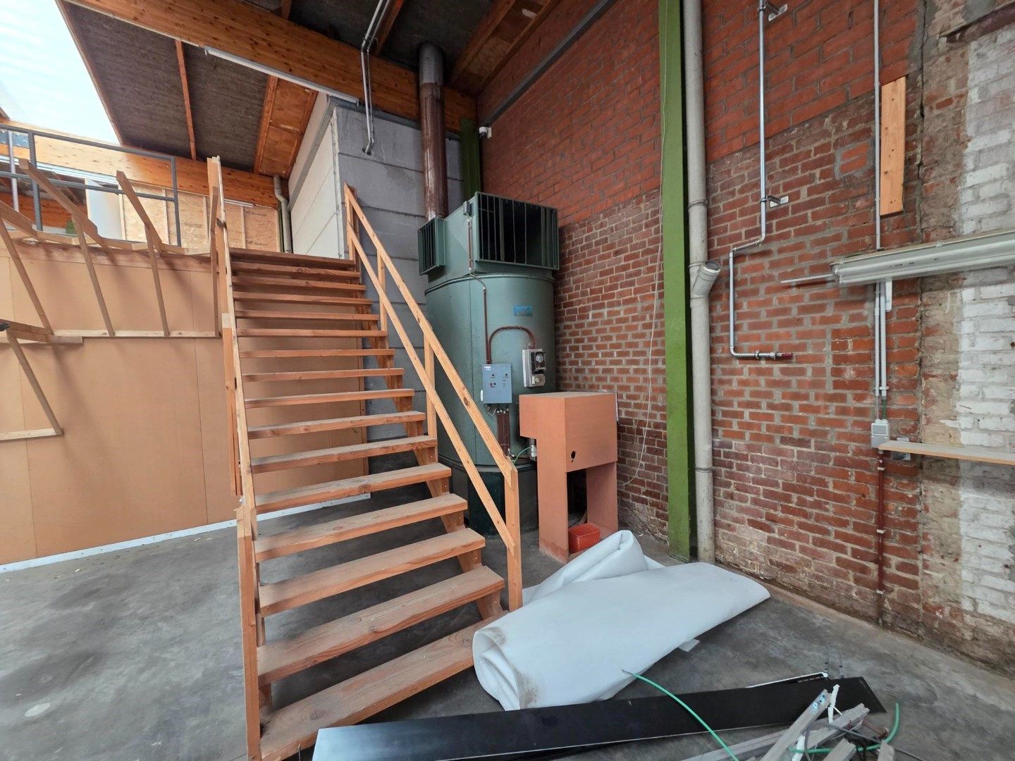 Opslagruimte van 555m² met bureel foto 12