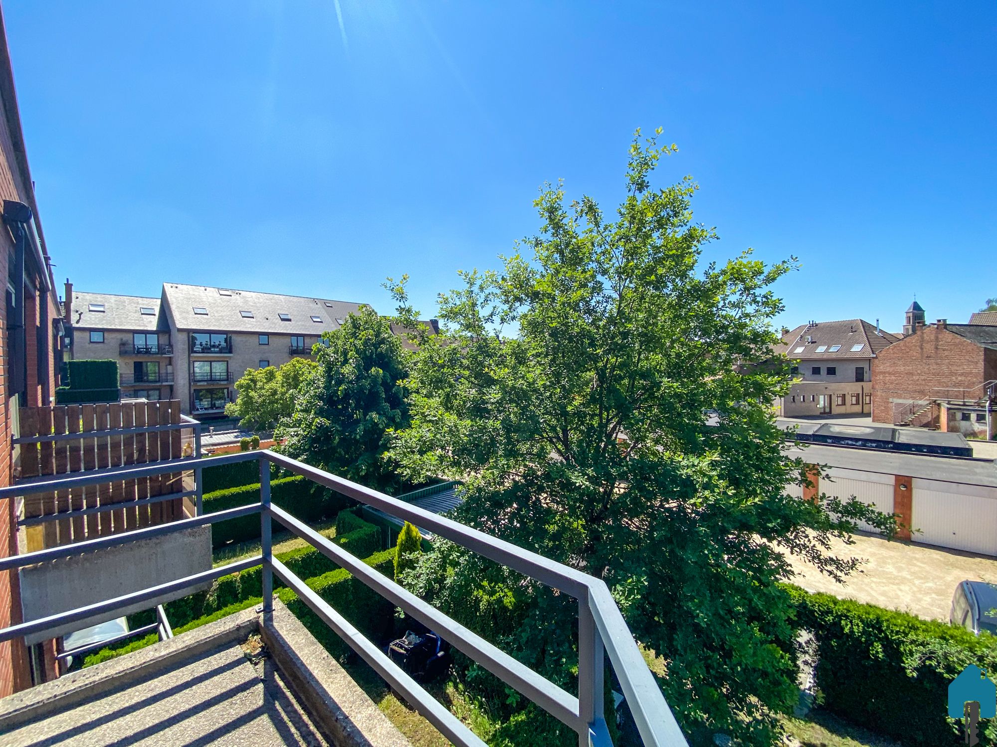Ruime flat met autostaanplaats foto 12