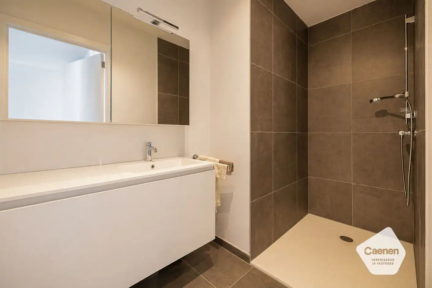 Luxe woonappartement op toplocatie nabij de zee! foto 7