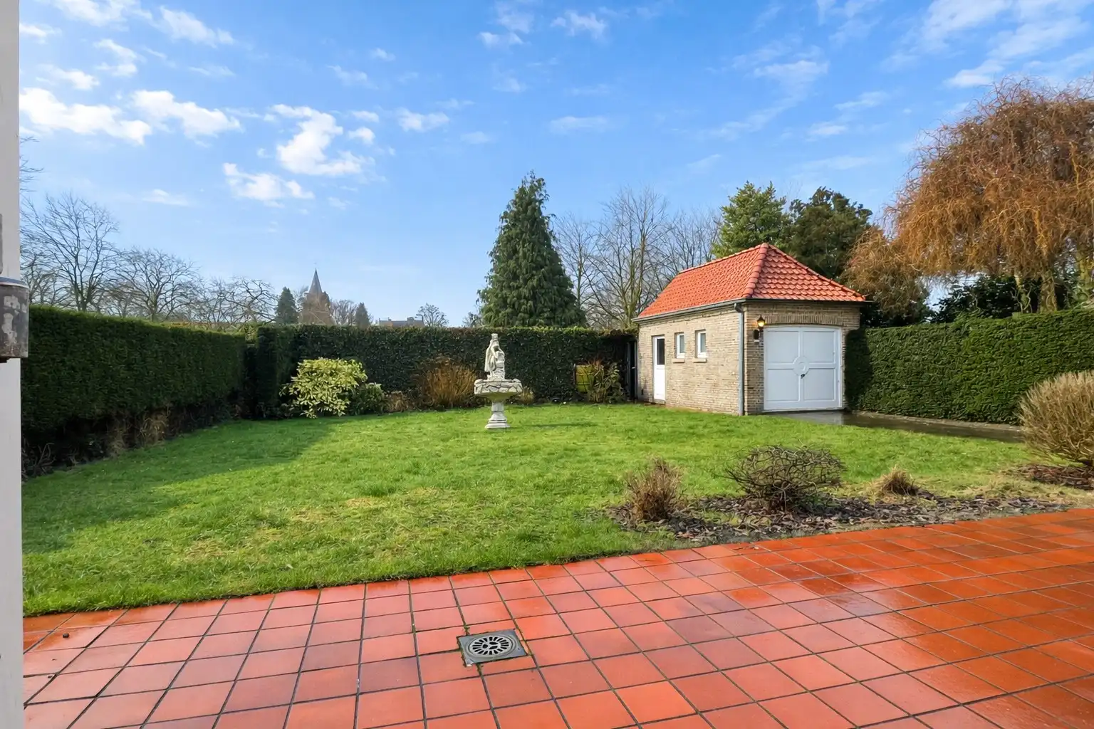 Vrijstaande woning met grote tuin in Assebroek foto 2