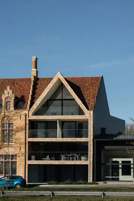 Sfeervol wonen te Brugge in een historisch gebouw foto 3