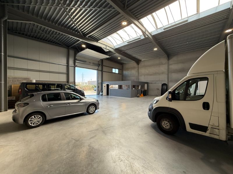 Opbrengsteigendom met verhard terrein aan straatzijde (45m²) te koop op TOPlocatie foto 4