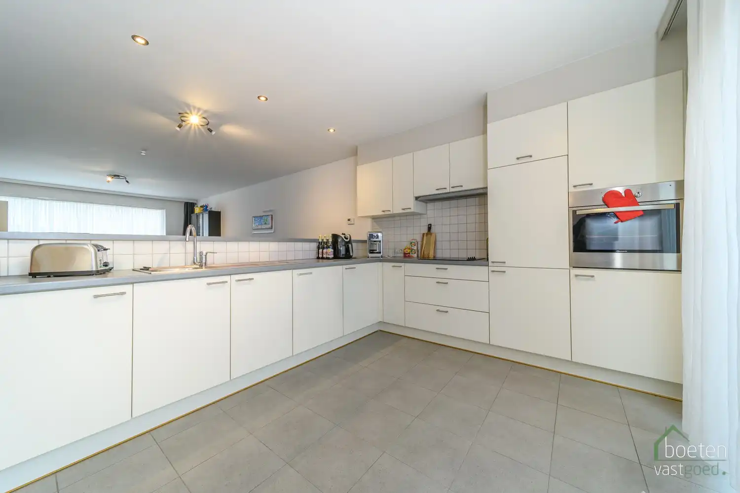 IZENBERGE: Recente rijwoning met alle comfort, 3 slaapkamers, gezellig tuintje en garage op 151m² grondopp. (verhuurd) foto 7