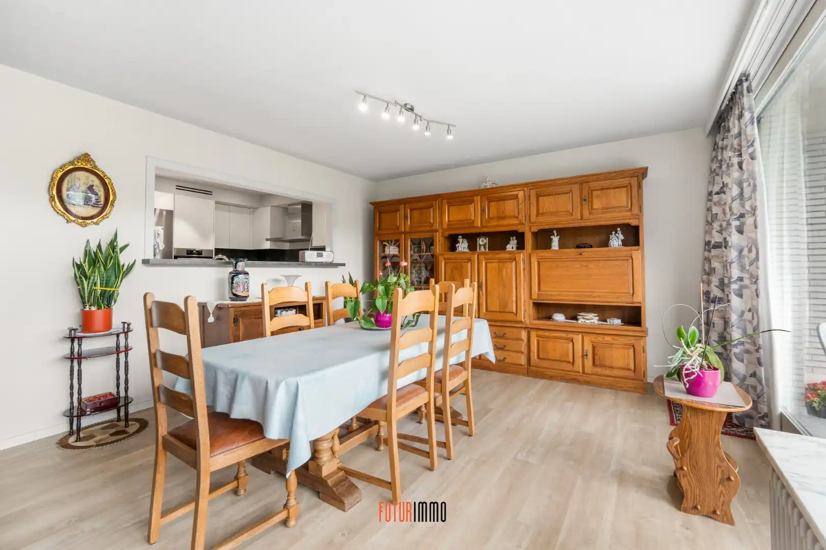 Ruim, lichtrijk & instapklaar appartement te Sint-Michiels foto 6