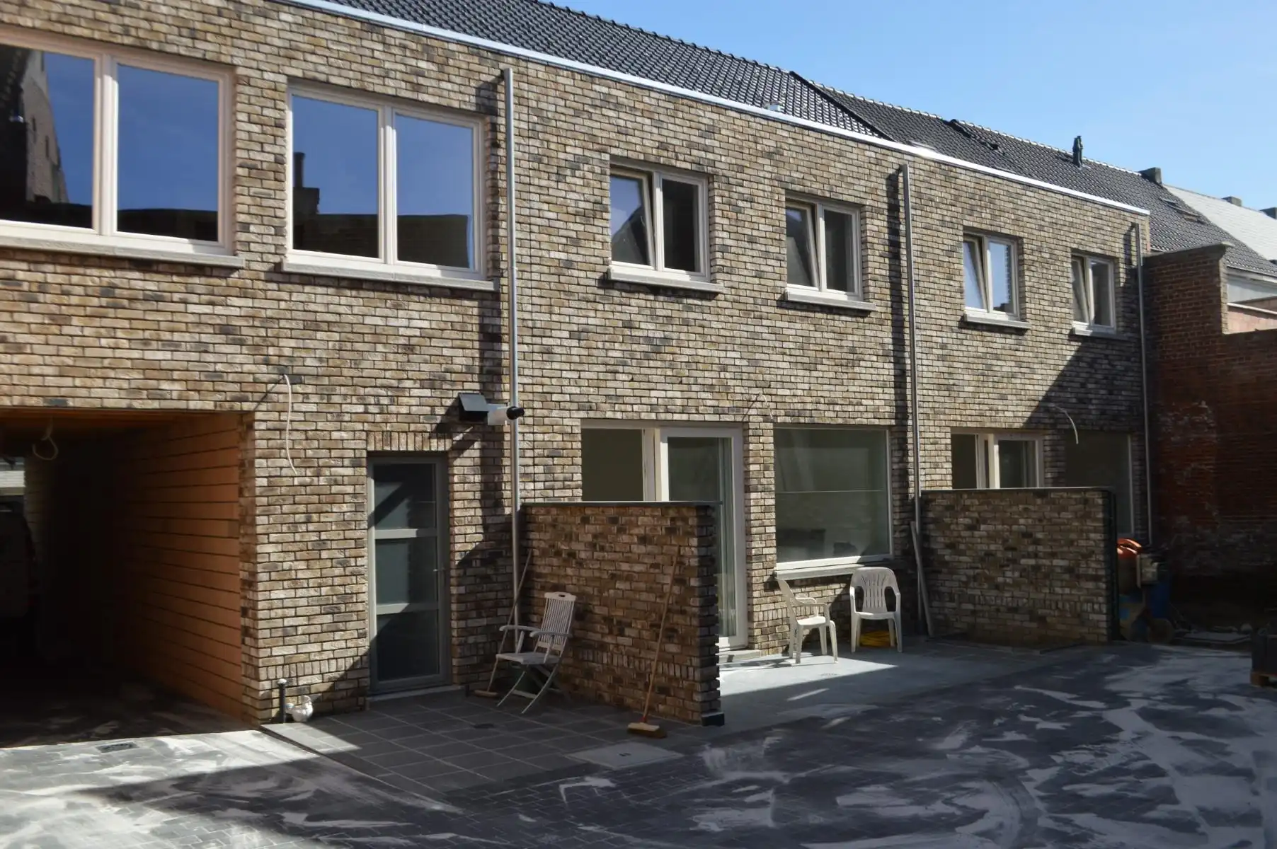 LEDE - Ruime, recente woning in de dorpskern. foto 2
