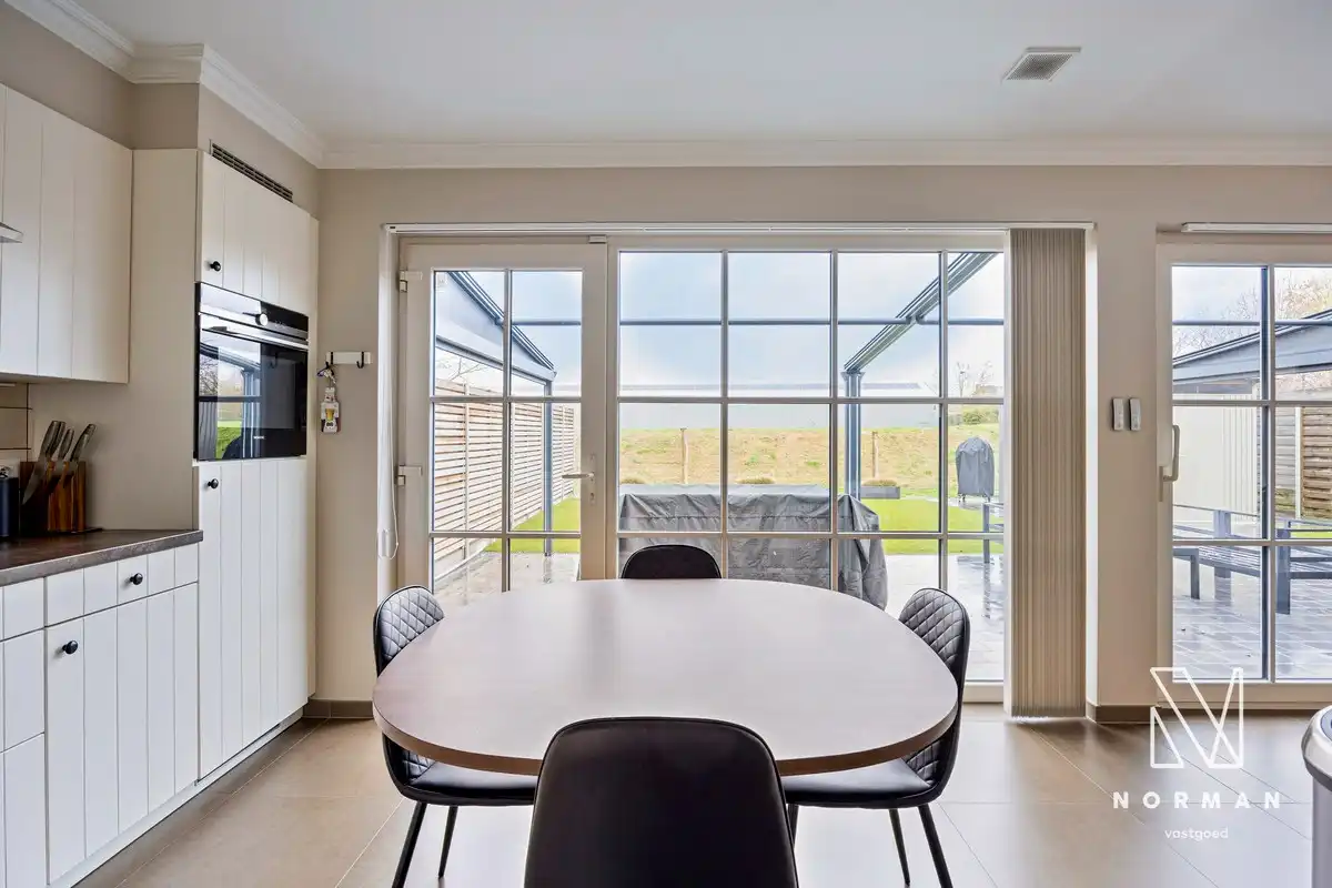 Meer dan instapklare woning (BJ 2013), met tuin, inpandige garage, 3 slks,.. in de Koolakker te Kuurne. foto 8