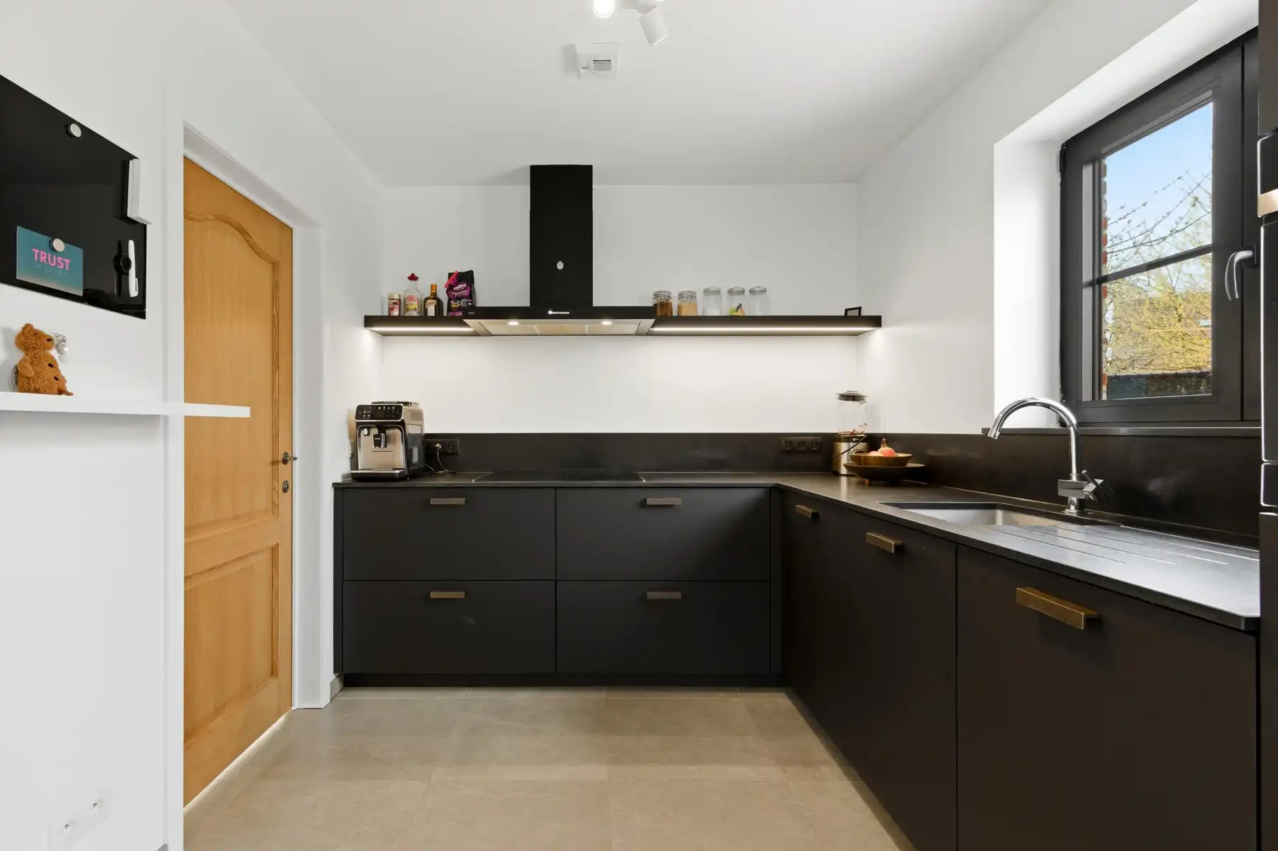 Recente vrijstaande woning in het centrum van RIJMENAM foto 11