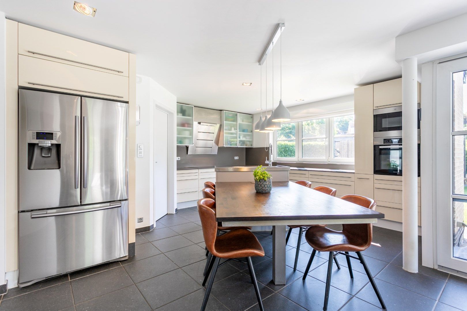 Instapklare woning met 3 slpks, garage en tuin te Halle foto 8
