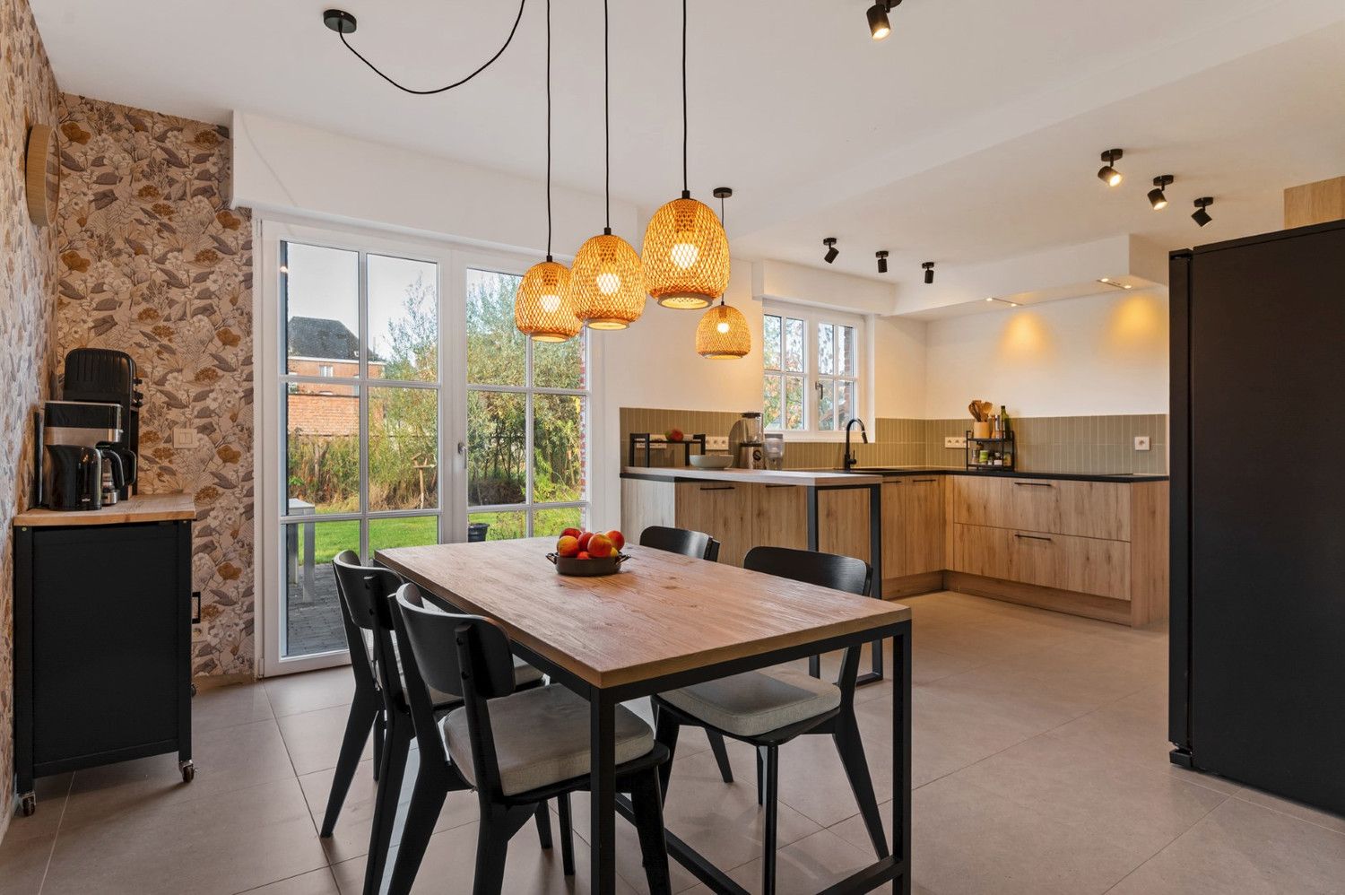 VOLLEDIG GERENOVEERDE WONING OP TOPLOCATIE! foto 8