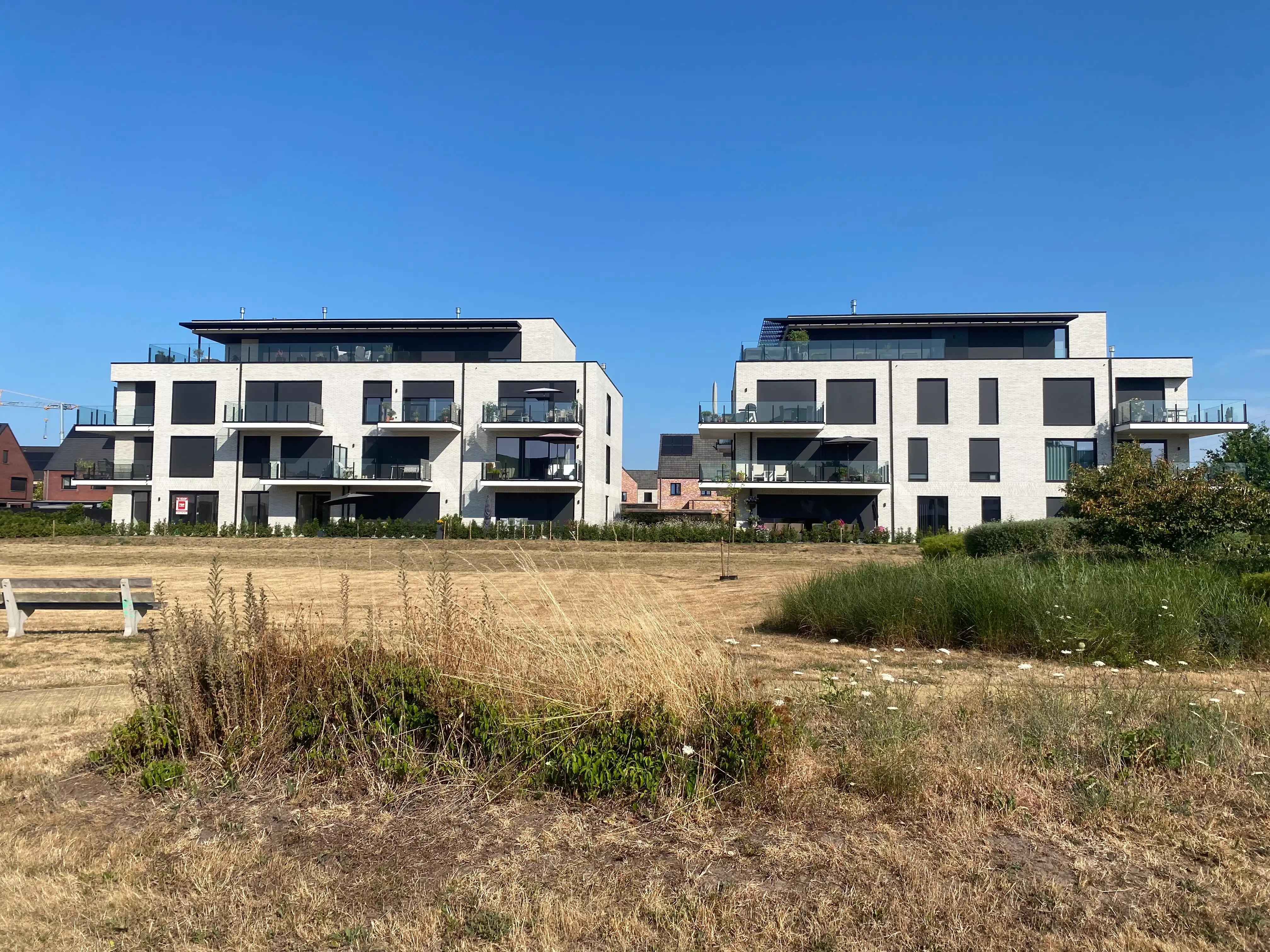 Nieuwbouwappartement met 1 slaapkamer, ruim terras en garage foto 28