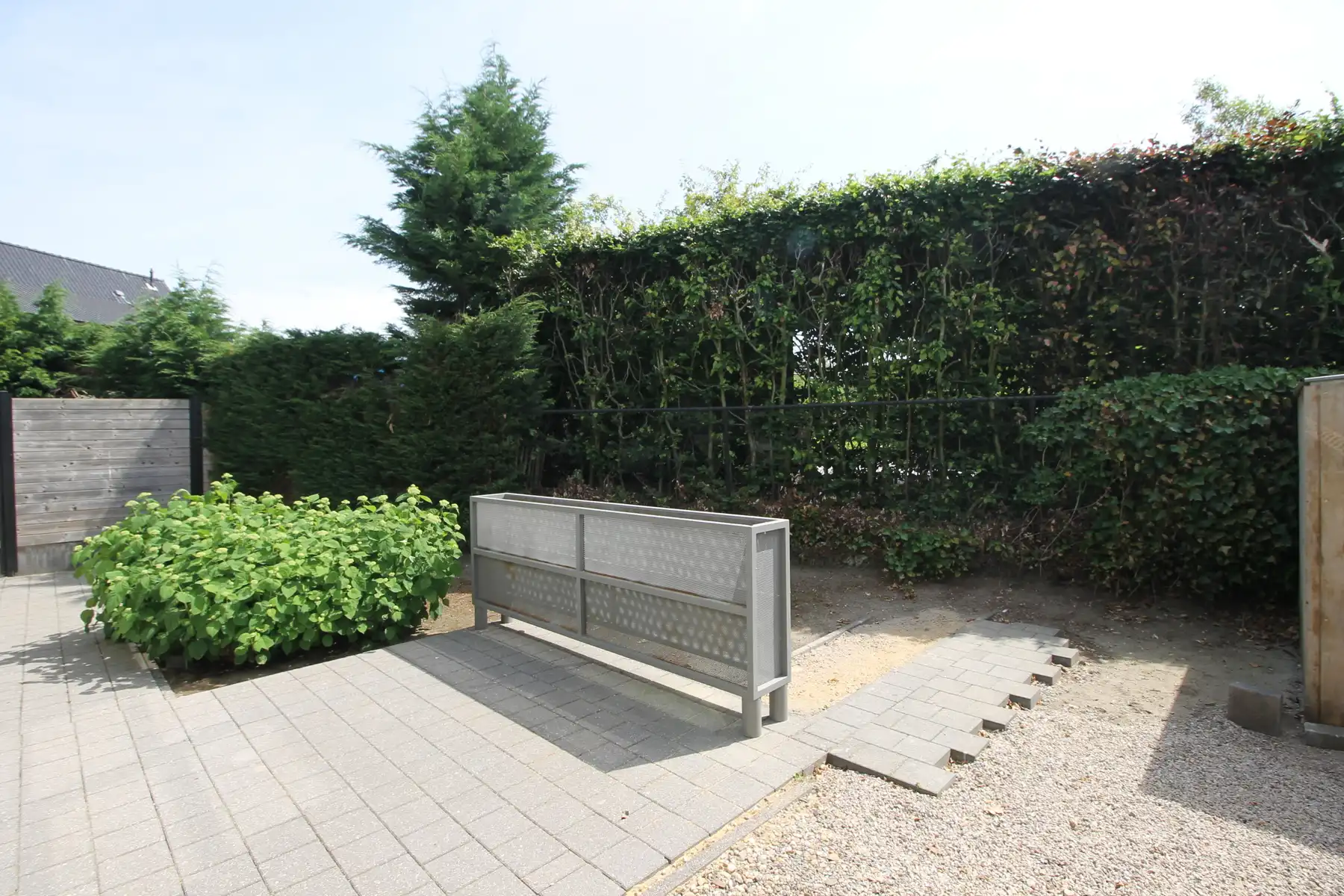 Uniek en ruim (ca 134m²) gelijkvloers appartement met 2 slaapkamers, terras en tuin en autostaanplaats. foto 16