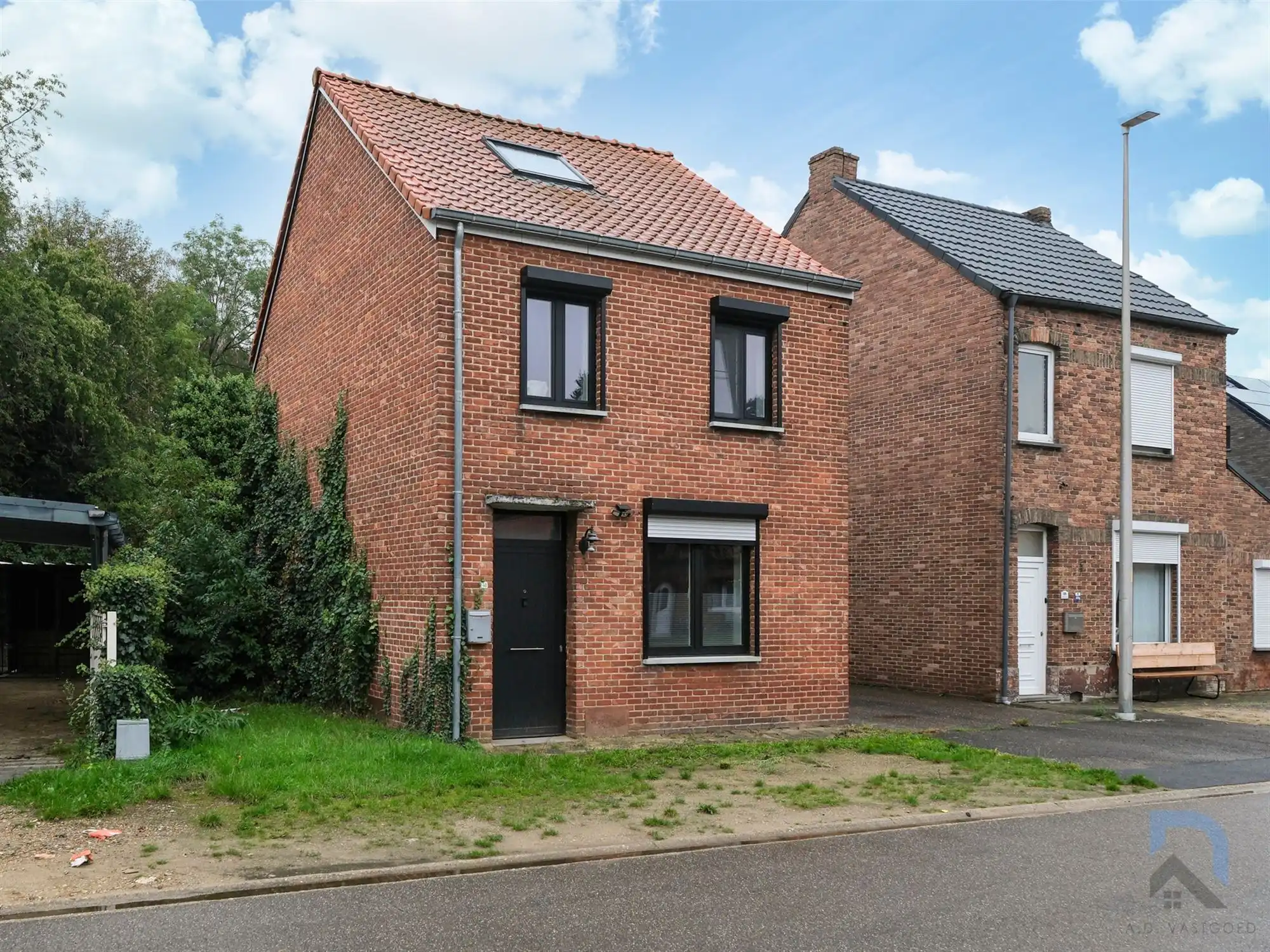 Vrijstaande woning met tuin foto {{pictureIndex}}