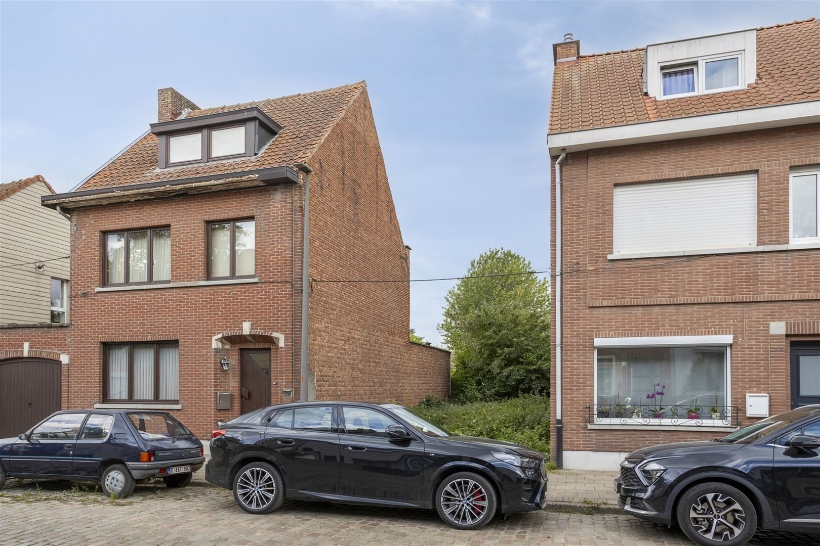 Gunstig gelegen, diep stuk bouwgrond incl.vergunde plannen foto 7