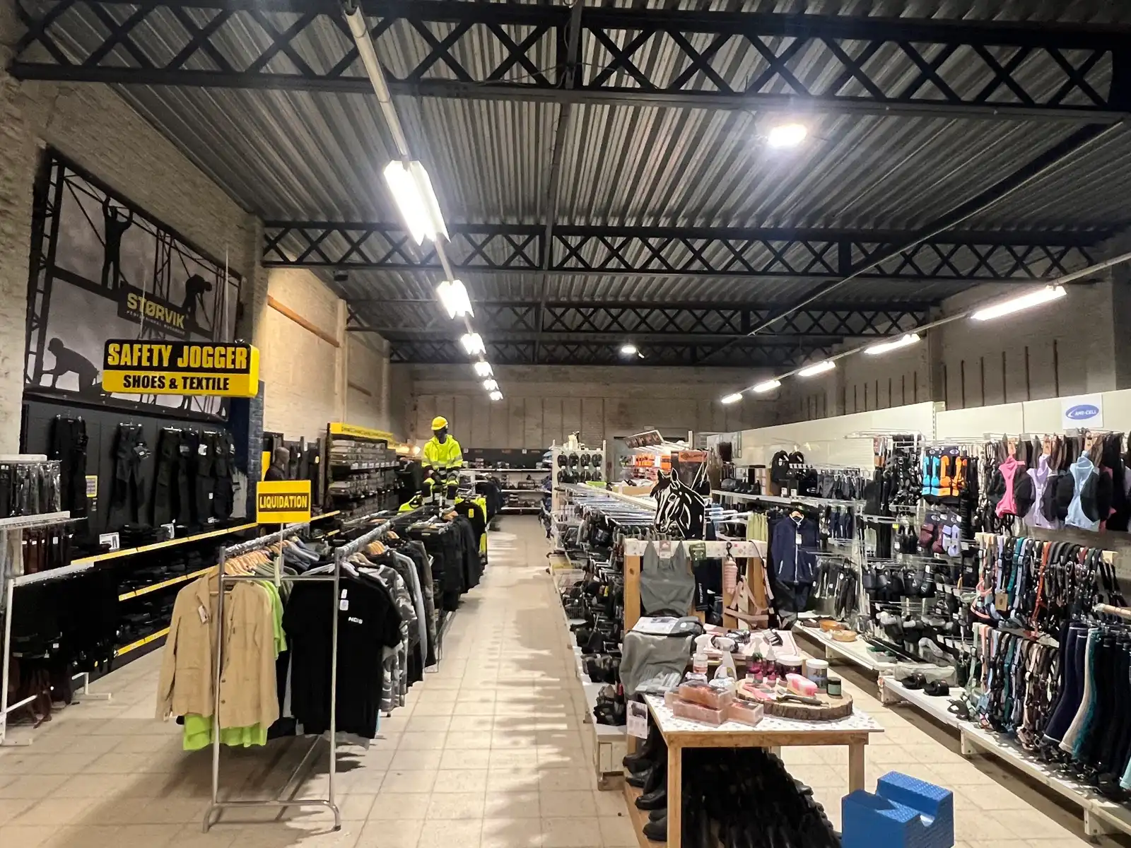 Verkoop van handelszaak BATICENTRE. (Aandelentransactie van vennootschap) foto 19