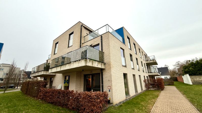 Gelijkvloers appartement met ondergrondse parkeerplaats foto {{pictureIndex}}