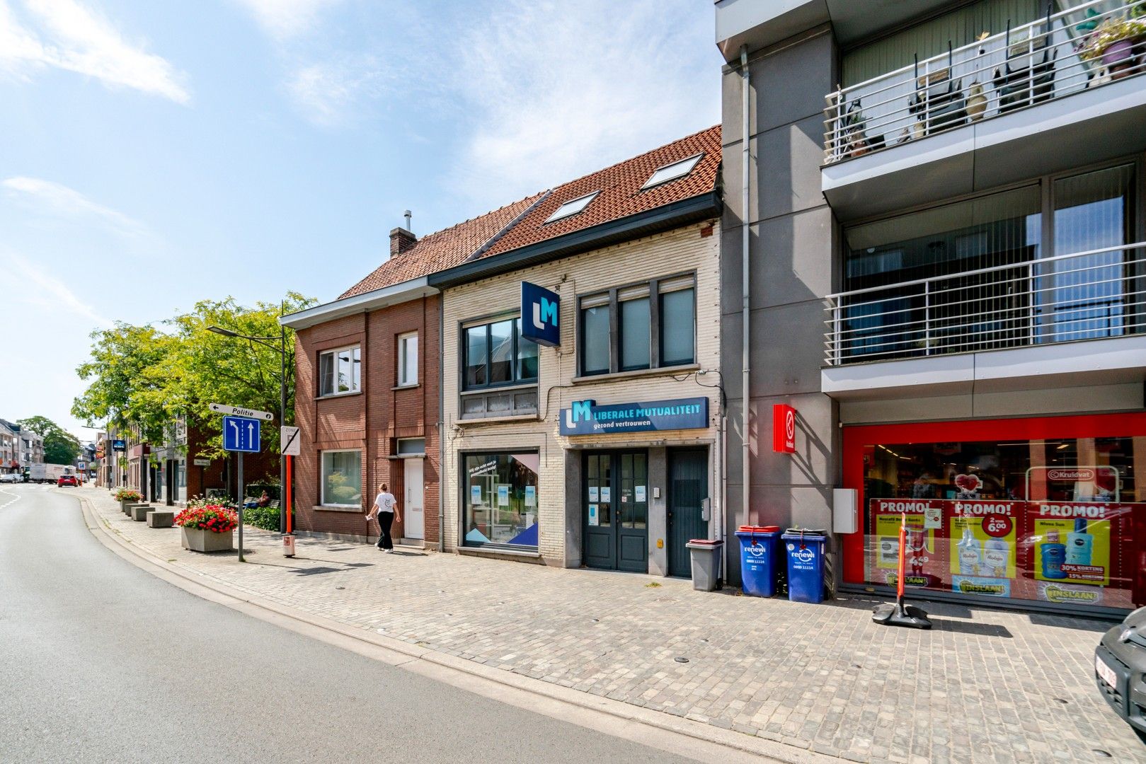Handelspand met woonst op toplocatie, vlakbij E40 en E17 foto {{pictureIndex}}