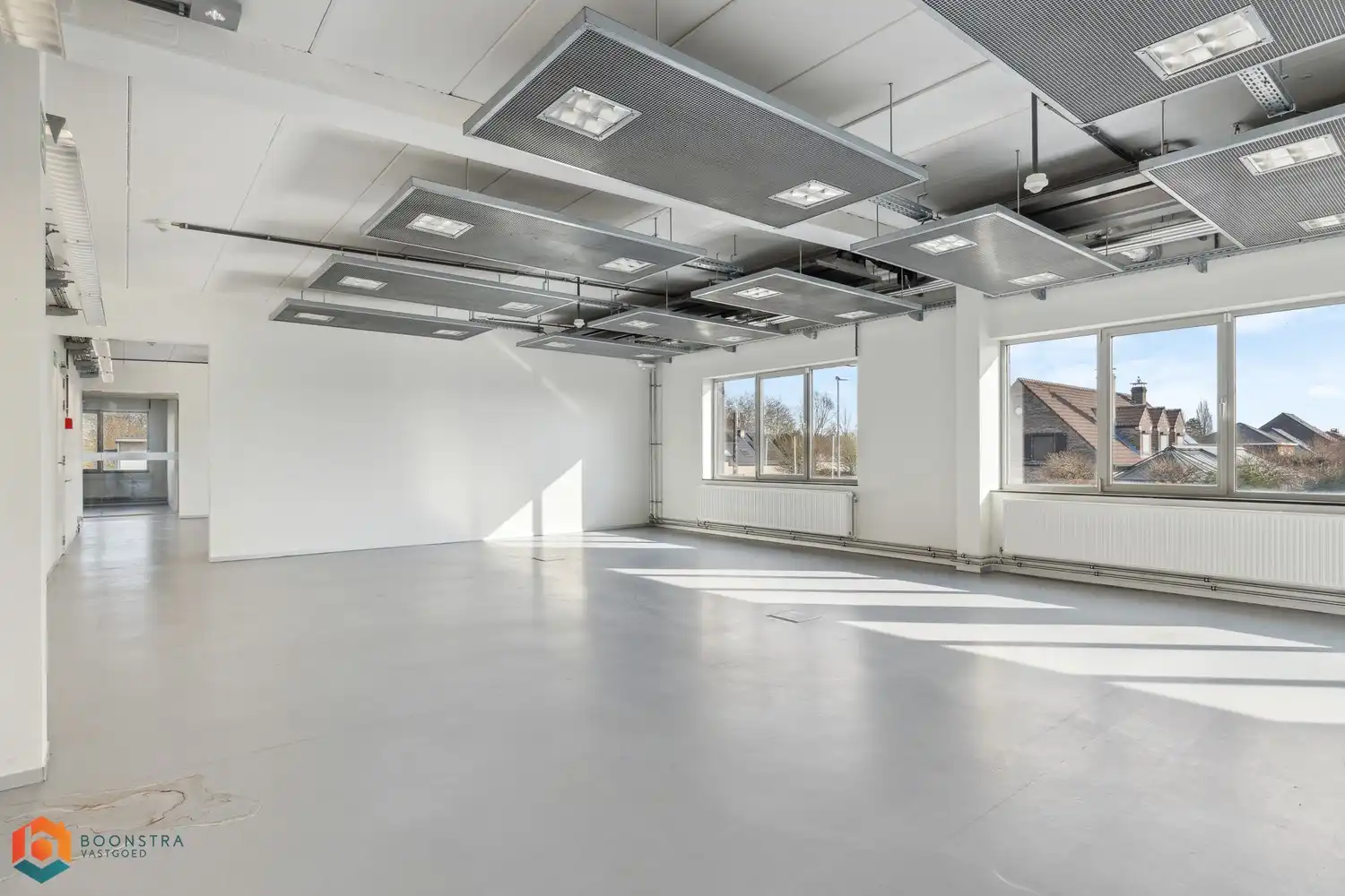 Veelzijdig kantoorgebouw met ruime parking op 2433 m² foto 14