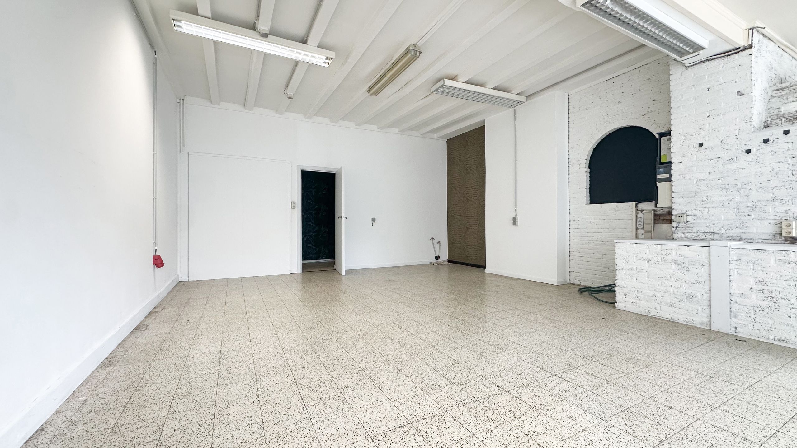 Woning met polyvalente ruimte/hal van 600m²! foto 34