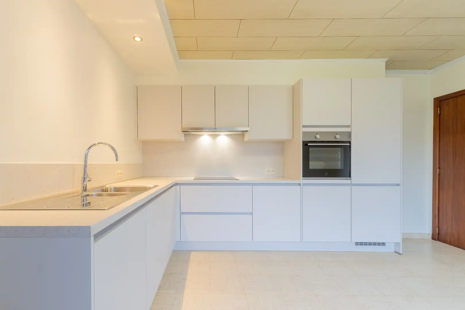 Uiterst ruime benedenwoning op groot perceel van 1666m² foto 7