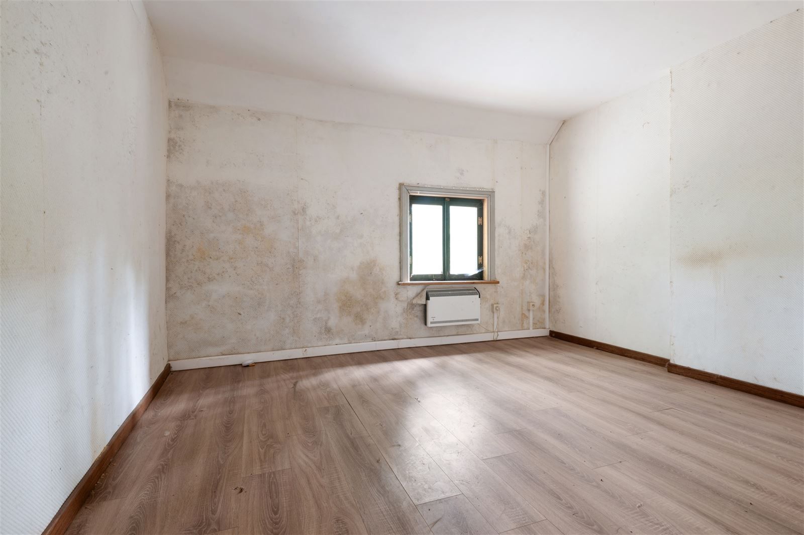 Kasteeldienstwoning te hartje Herzele foto 18