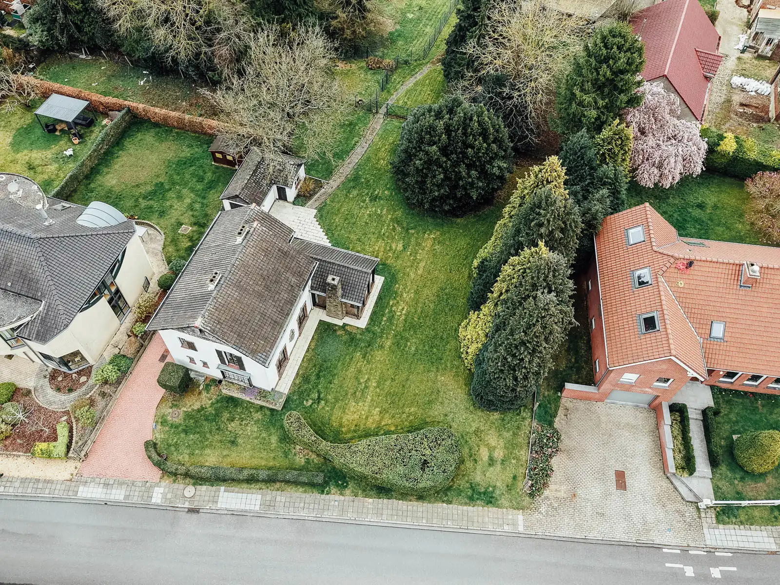 Karaktervolle open bebouwing op een prachtig groen perceel foto 29