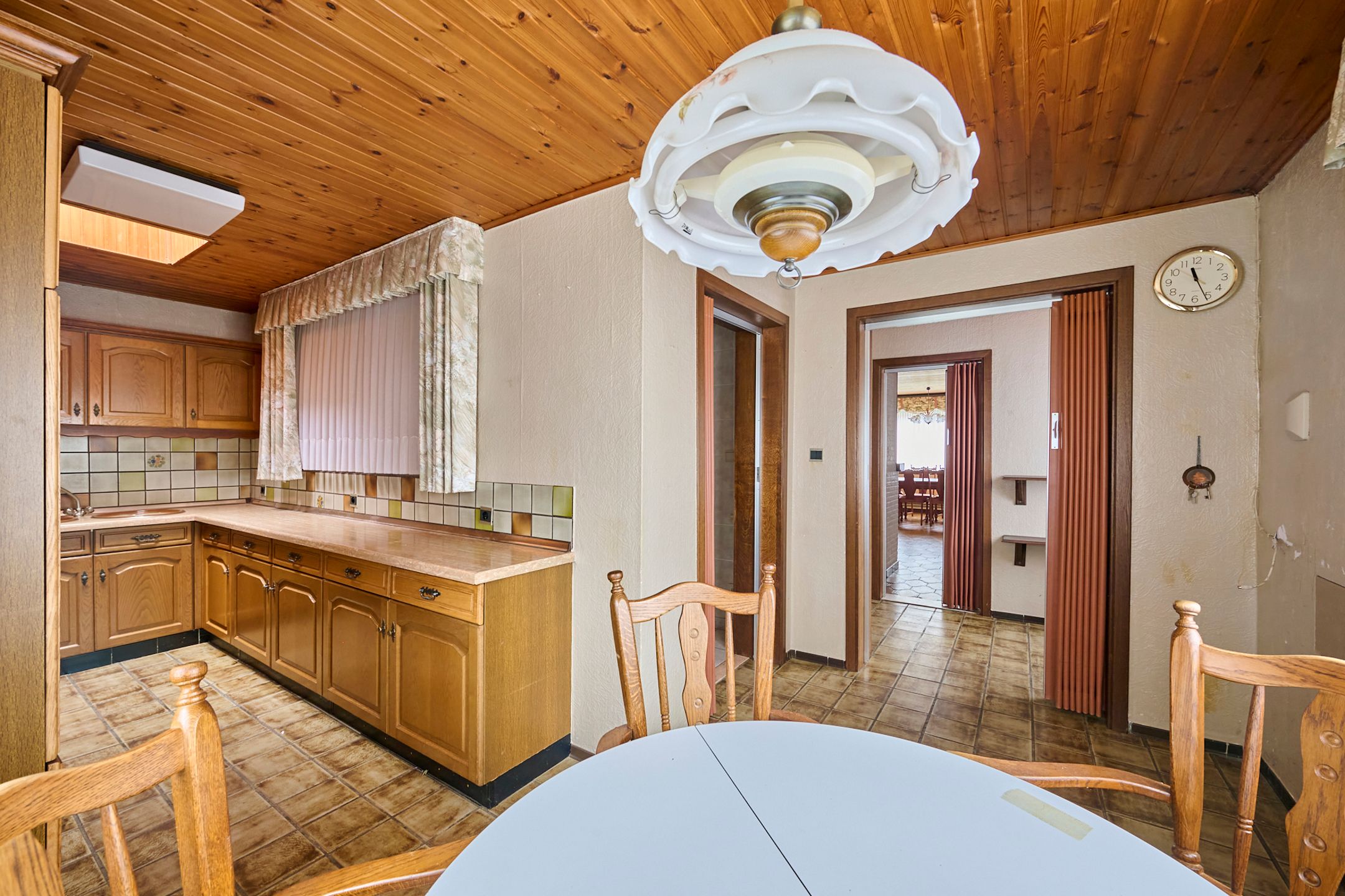 RUSTIG GELEGEN OP TE FRISSEN GEZINSWONING OP 6a in As. foto 2