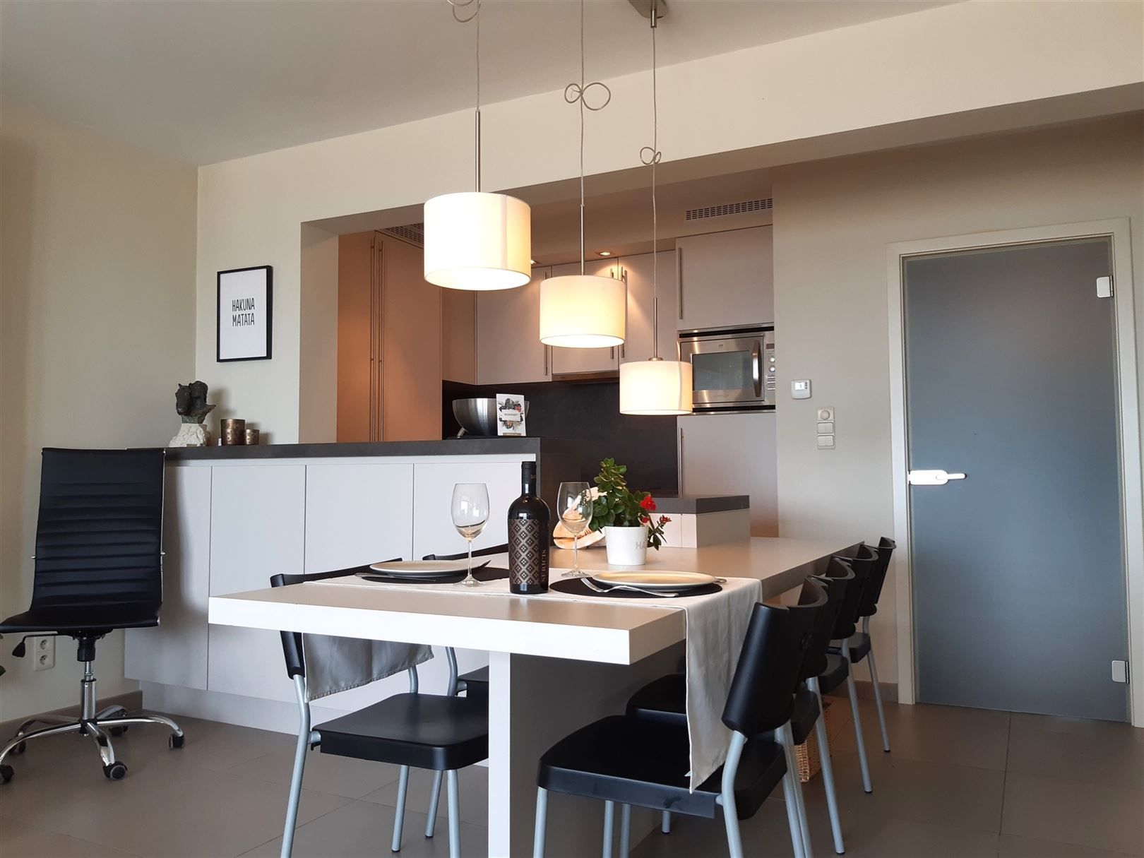 Te Koop: Gerenoveerd Appartement met Frontaal Zeezicht foto 4