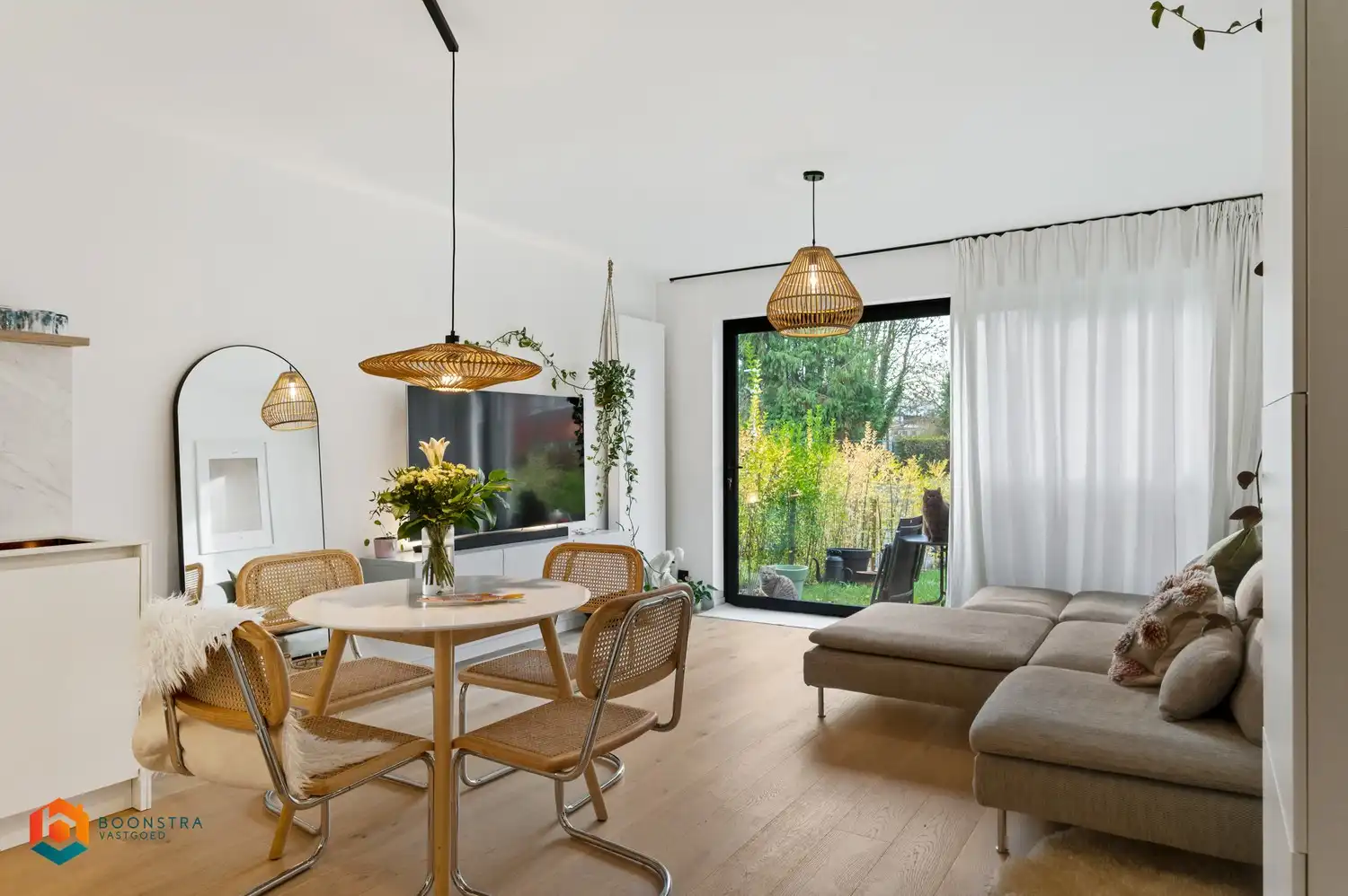 Gelijkvloers app. met 2 slpkrs en tuin te Edegem foto {{pictureIndex}}