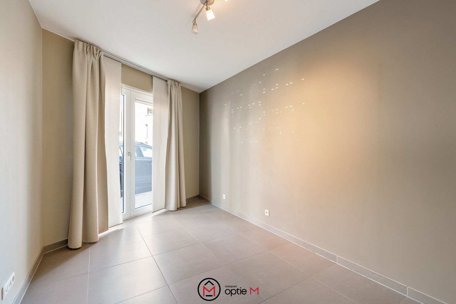 GELIJKVLOERS APPARTEMENT IN BILZEN foto 19