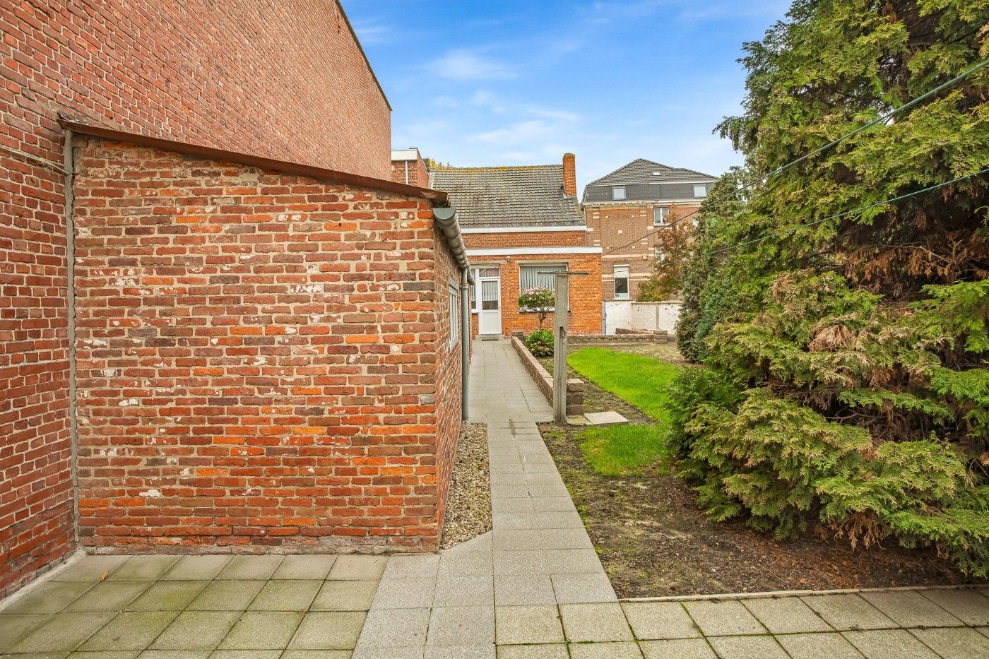 Te renoveren, halfopen bebouwing met 3 slpk, gezellige tuin en garage foto 24