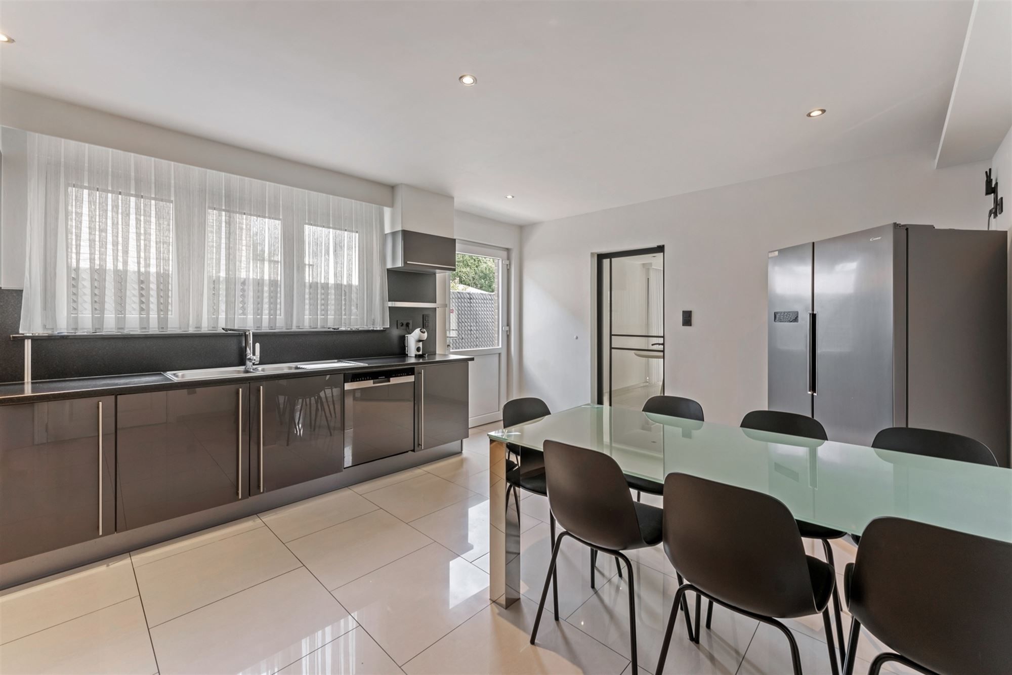 ZEER RUIME WONING MET 5 LAAPKAMERS OP RUSTIGE DOCH CENTRALE LIGGING IN KOERSEL foto 8