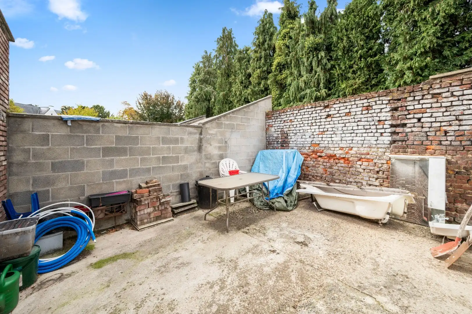 Af te werken rijwoning op de Tiense stadsrand foto 16