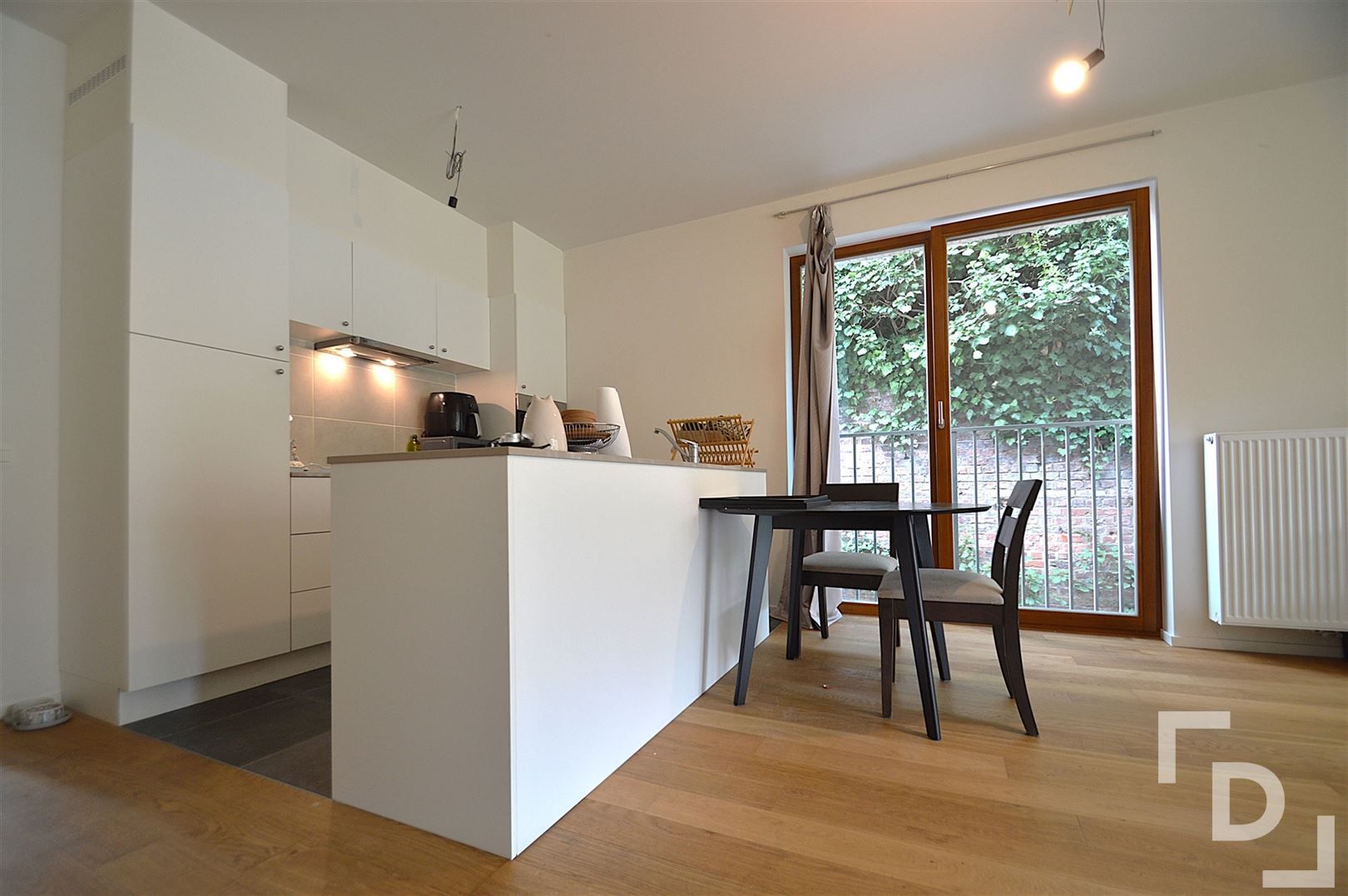 Gelijkvloers appartement met tuintje. foto 3