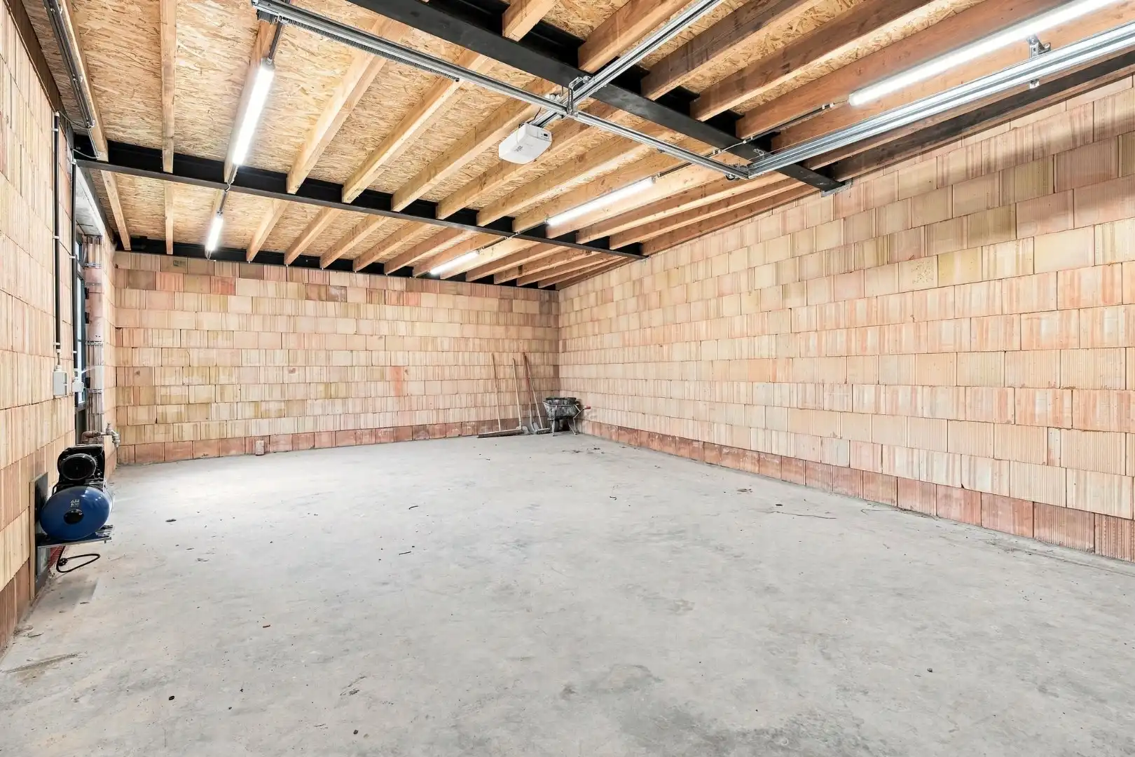 Ruime casco halfopen nieuwbouw met ruime garage in Merkem!  foto 2