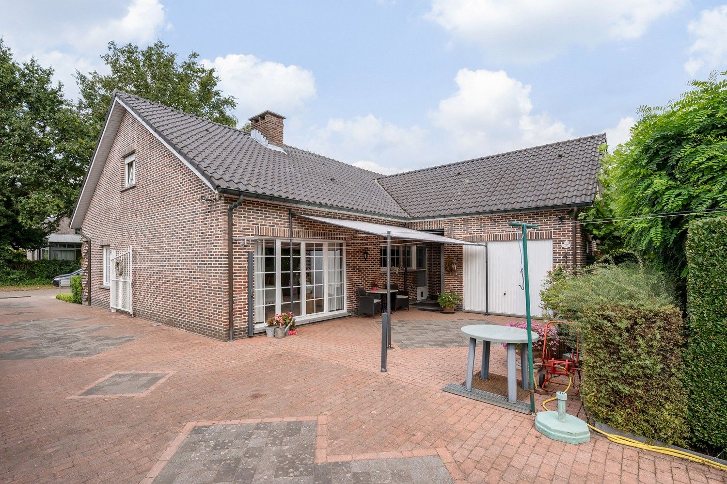 Ruime gezinswoning op breed en groot perceel van 1122m² foto 28