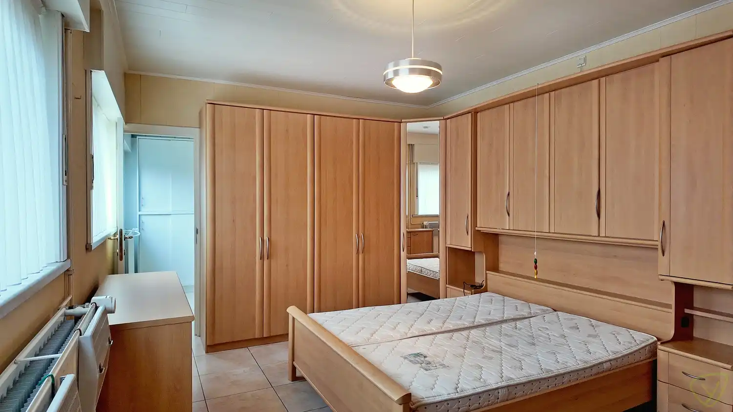 Verrassend ruime woning met 4 slaapkamers en garage foto 5