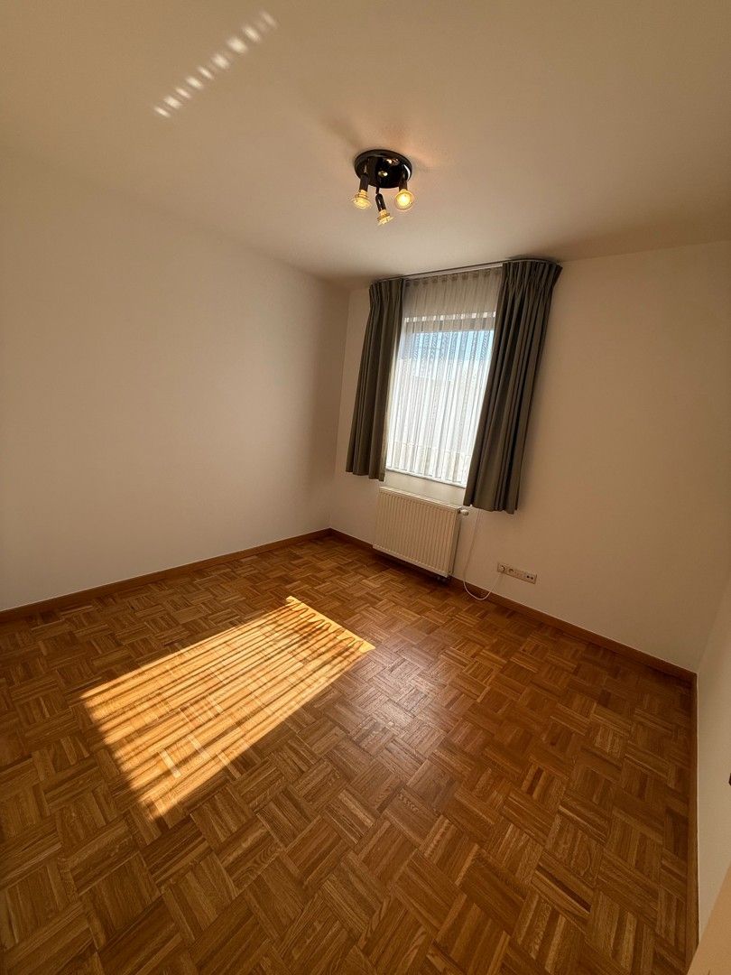 Instapklaar gelijkvloers appartement met 3 slaapkamers en ruim terras te Heusden-Zolder. foto 17