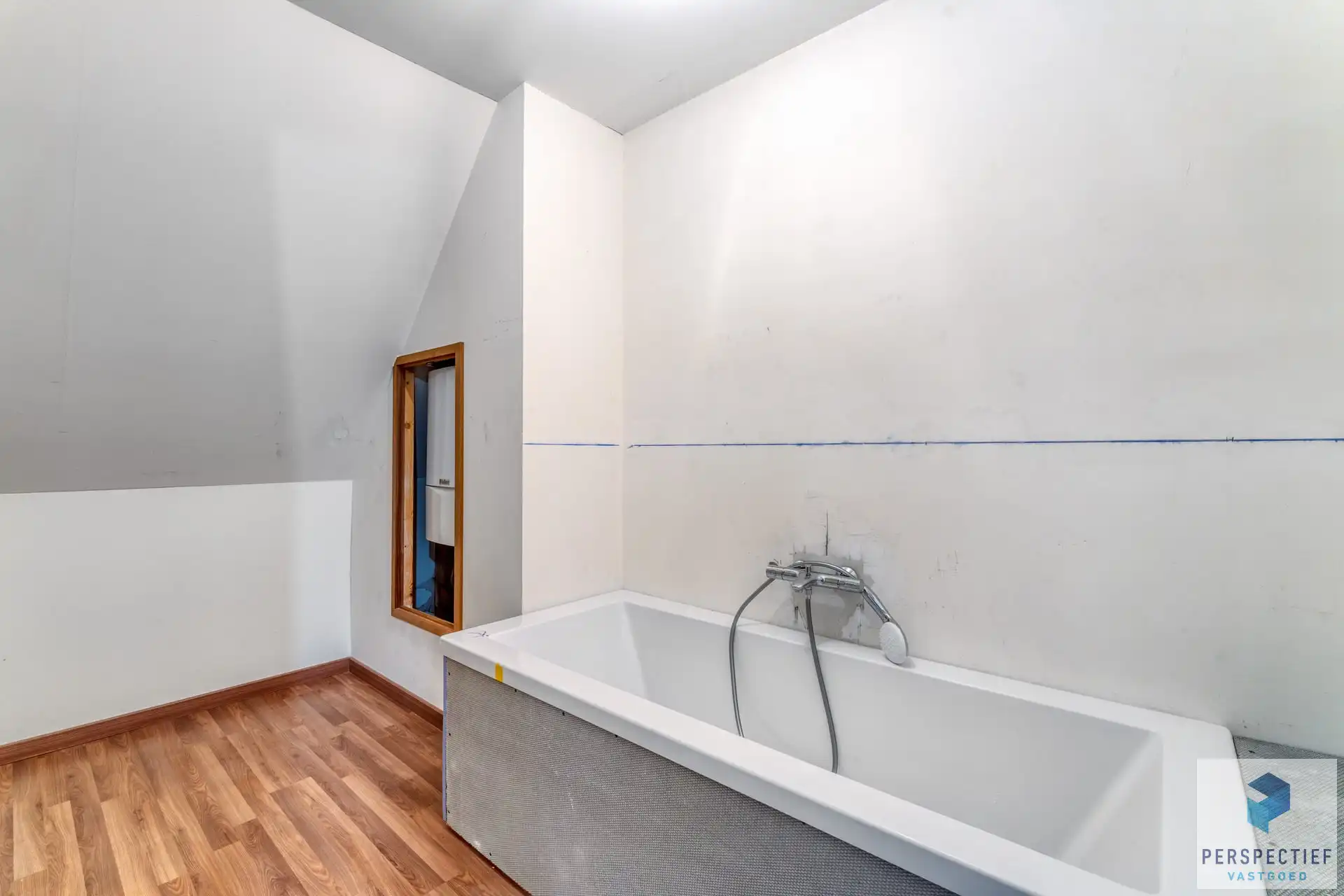 Ruime gerenoveerde woning met tuin & 2 privatieve autostaanplaatsen foto 19