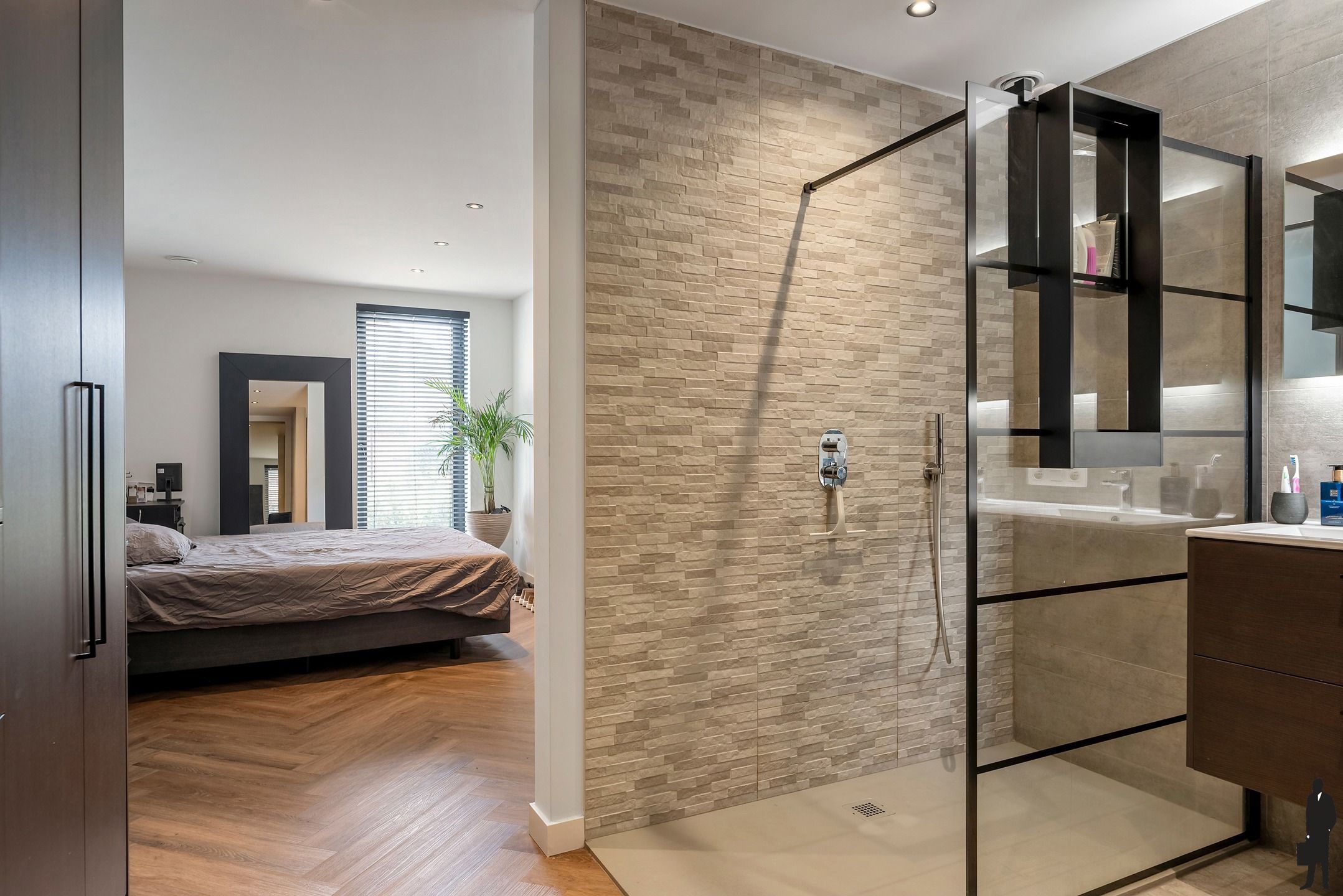Luxe afgewerkt gelijkvloers appartement met twee slaapkamers foto 8