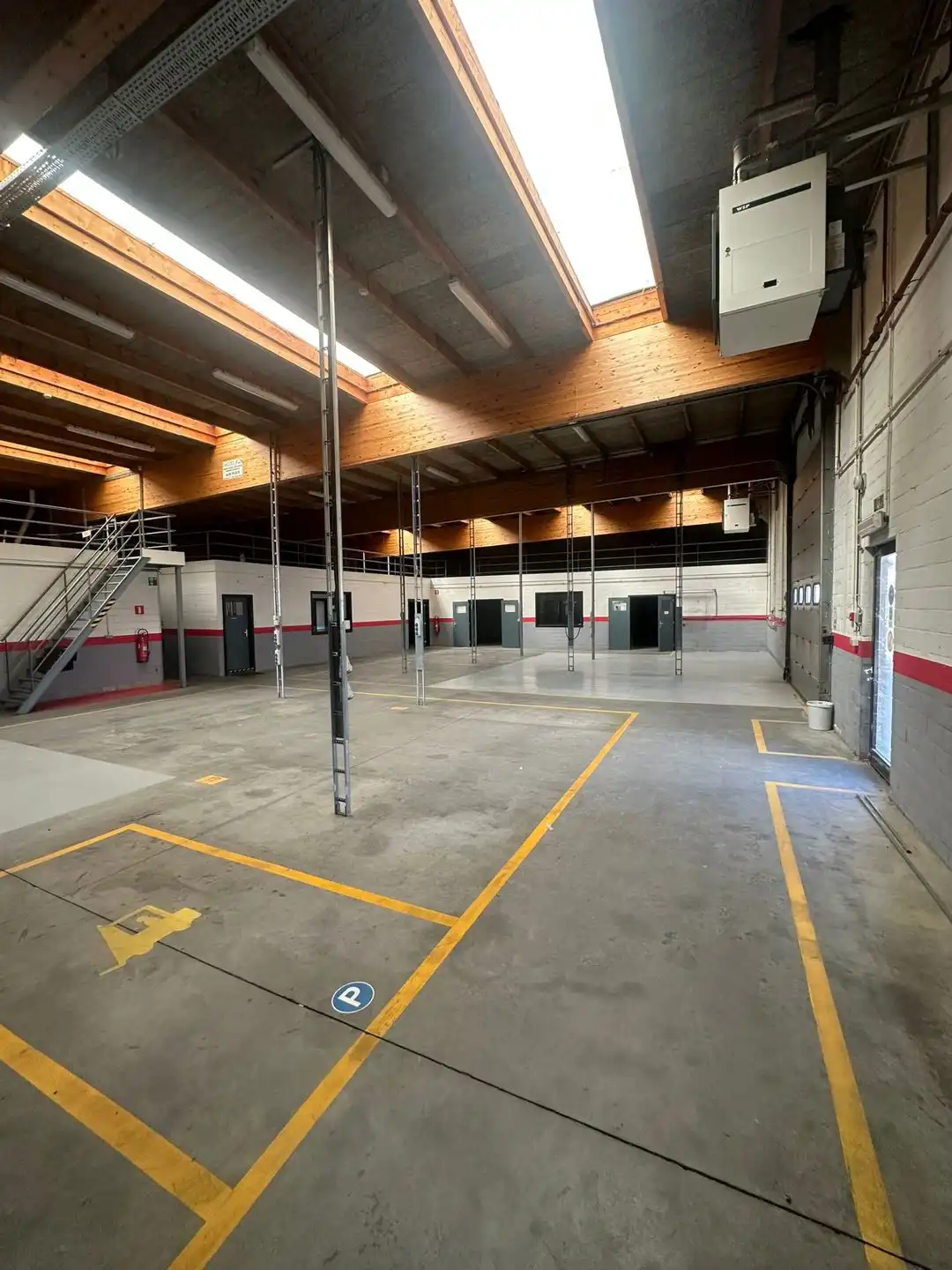 Instapklaar bedrijfspand te Verrebroek foto 17