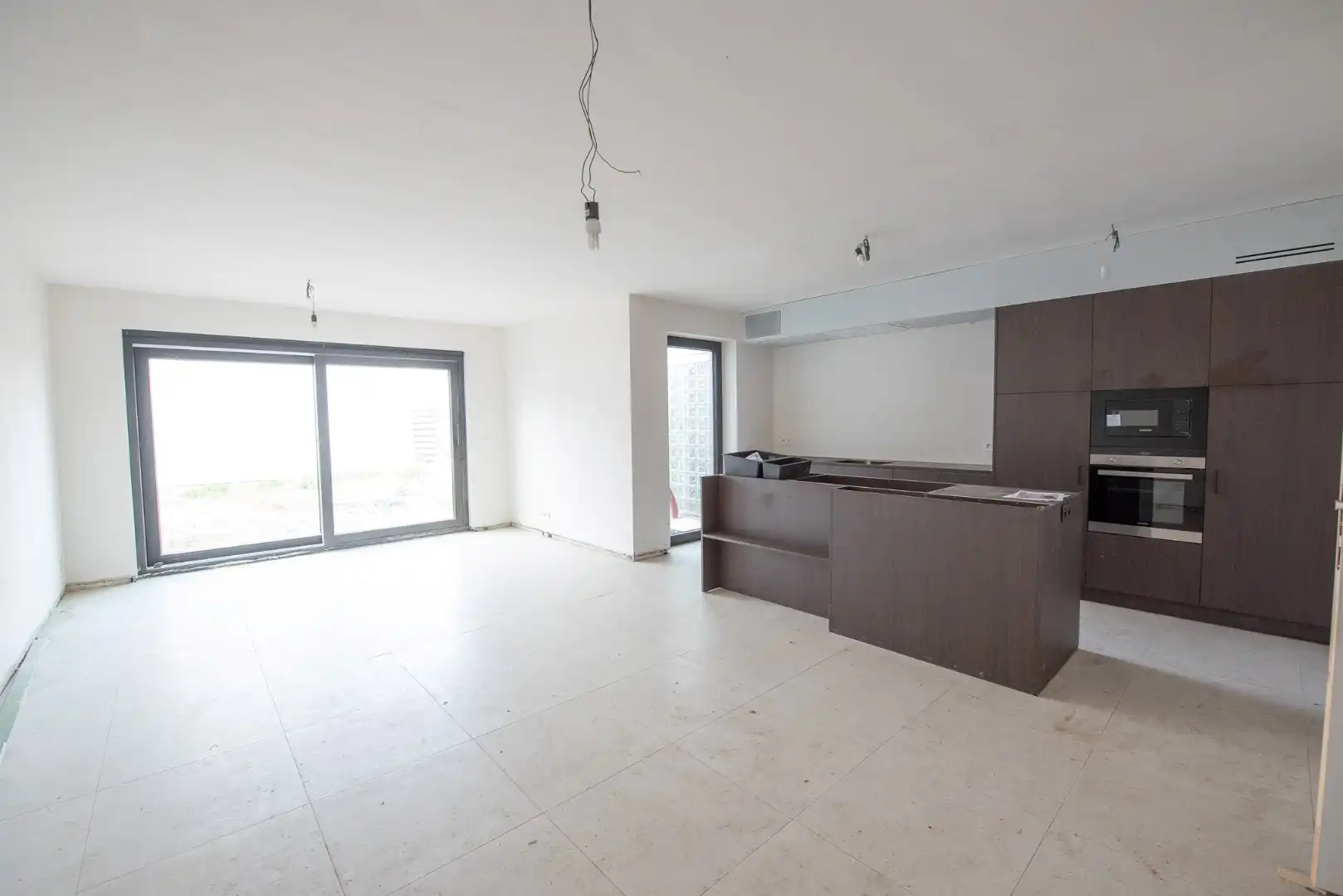 Te koop: Centraal gelegen appartement met 2 slaapkamers, zonneterras en leuke tuin. foto 2