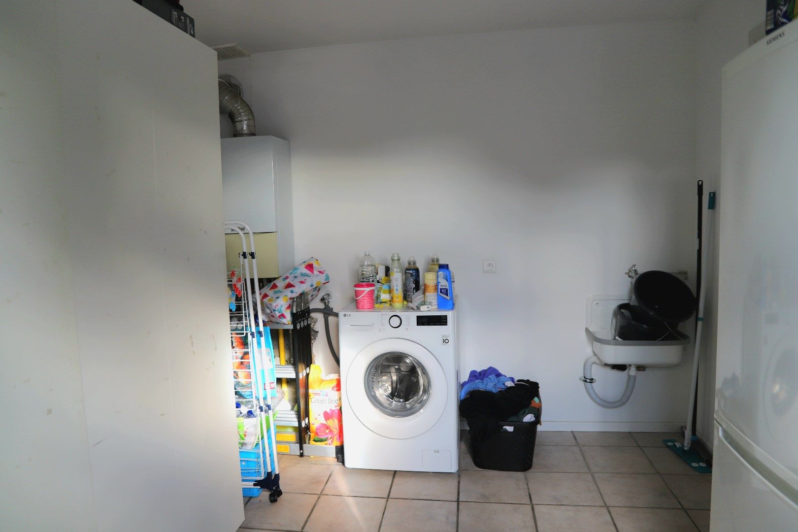 Ruim en licht duplex-appartement met 2 slaapkamers en autostaanplaats te Lanaken foto 5