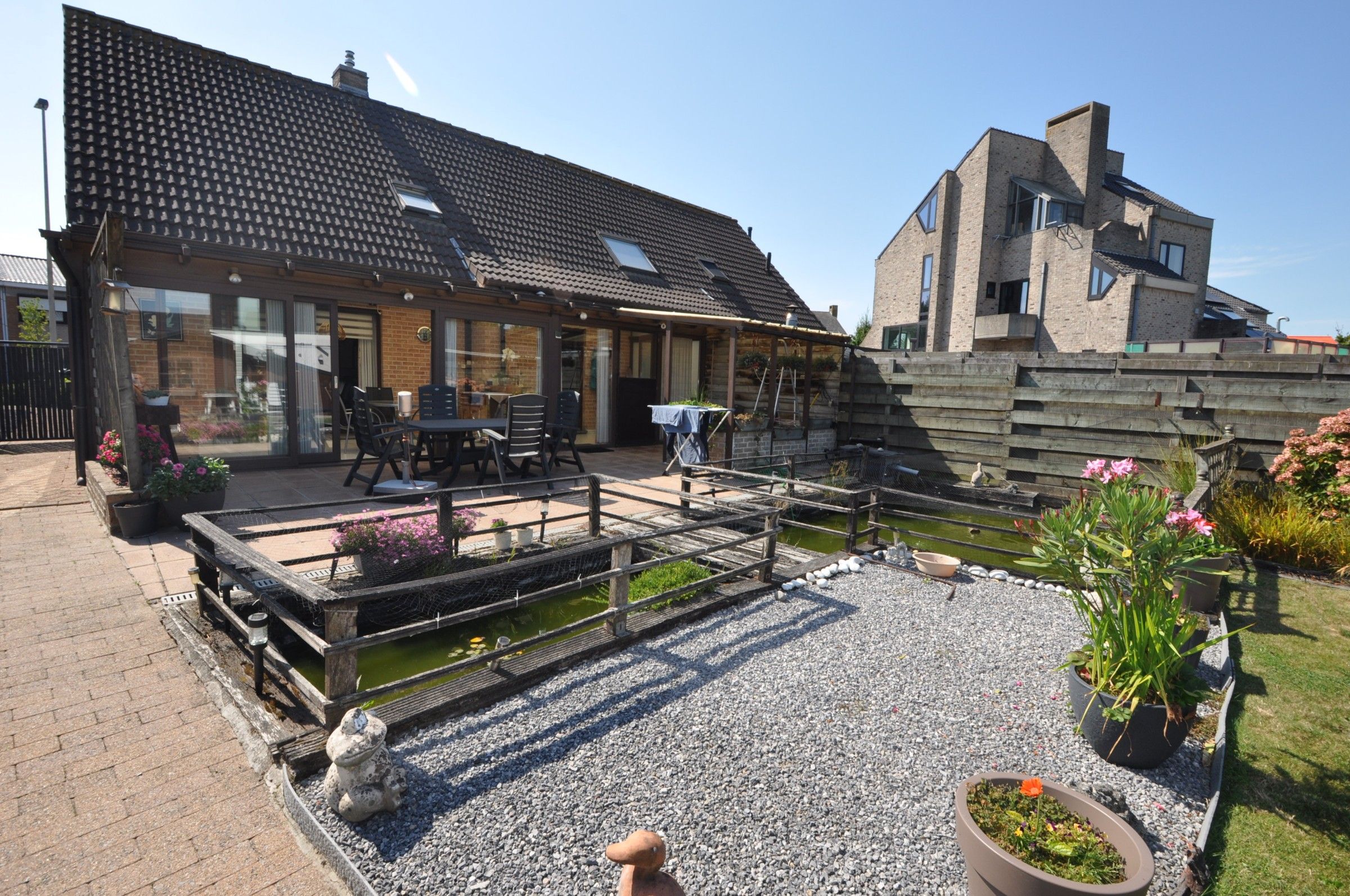 Ruime verzorgde woning met grote tuin en garage ! foto 28