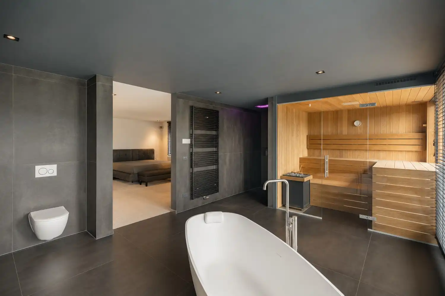 Exclusieve recente villa met verwarmd zwembad, vier garages en inclusief bouwgrond van 10a in een groene omgeving foto 25