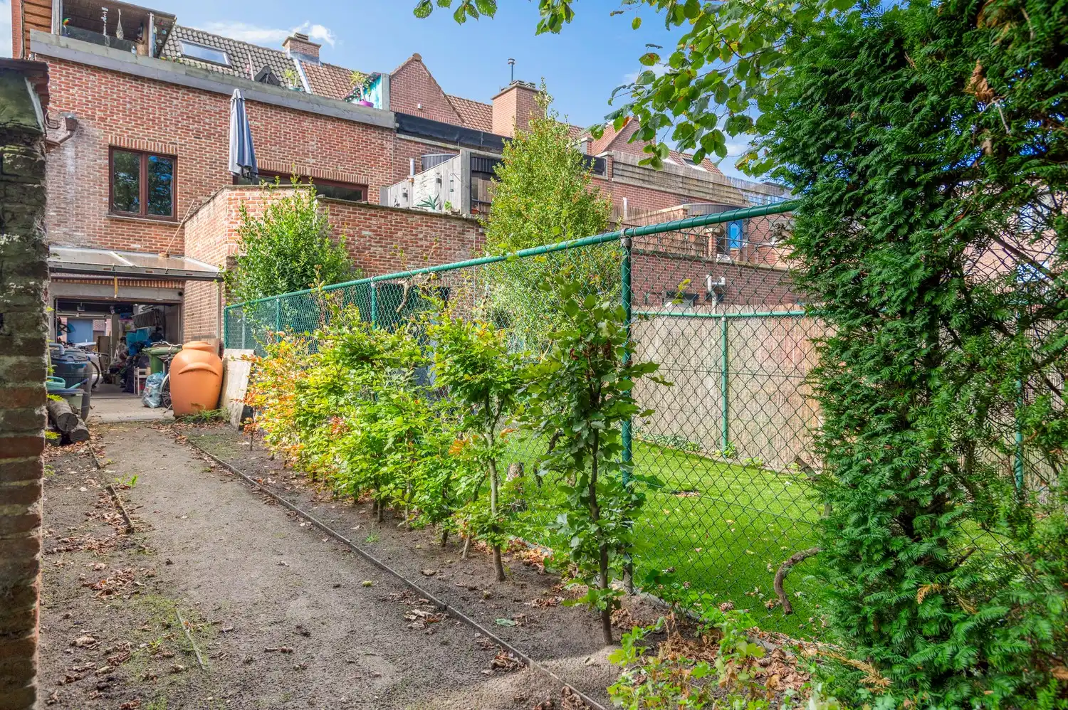 Ruime woning met 4 slaapkamers, 3 badkamers, inpandige garage en tuin! foto 35