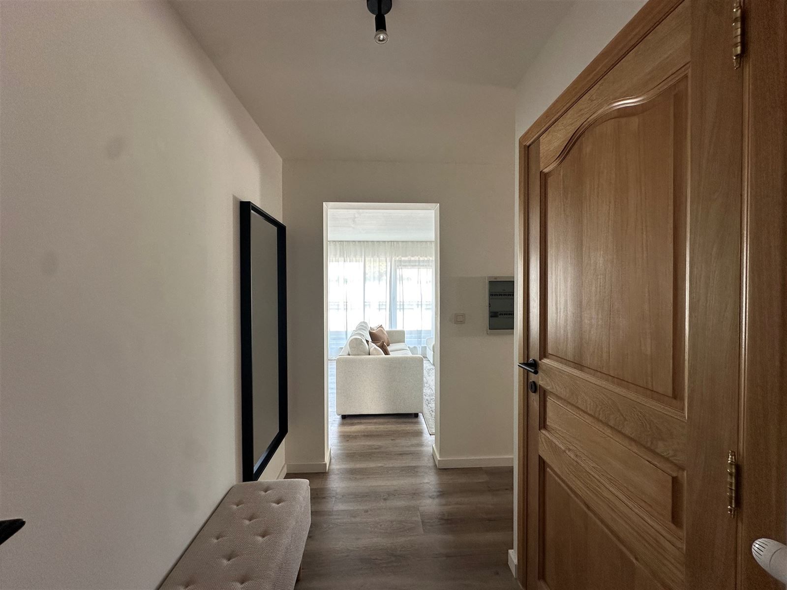 Lichtrijk en volledig gerenoveerd appartement te Oudenhove! foto 4